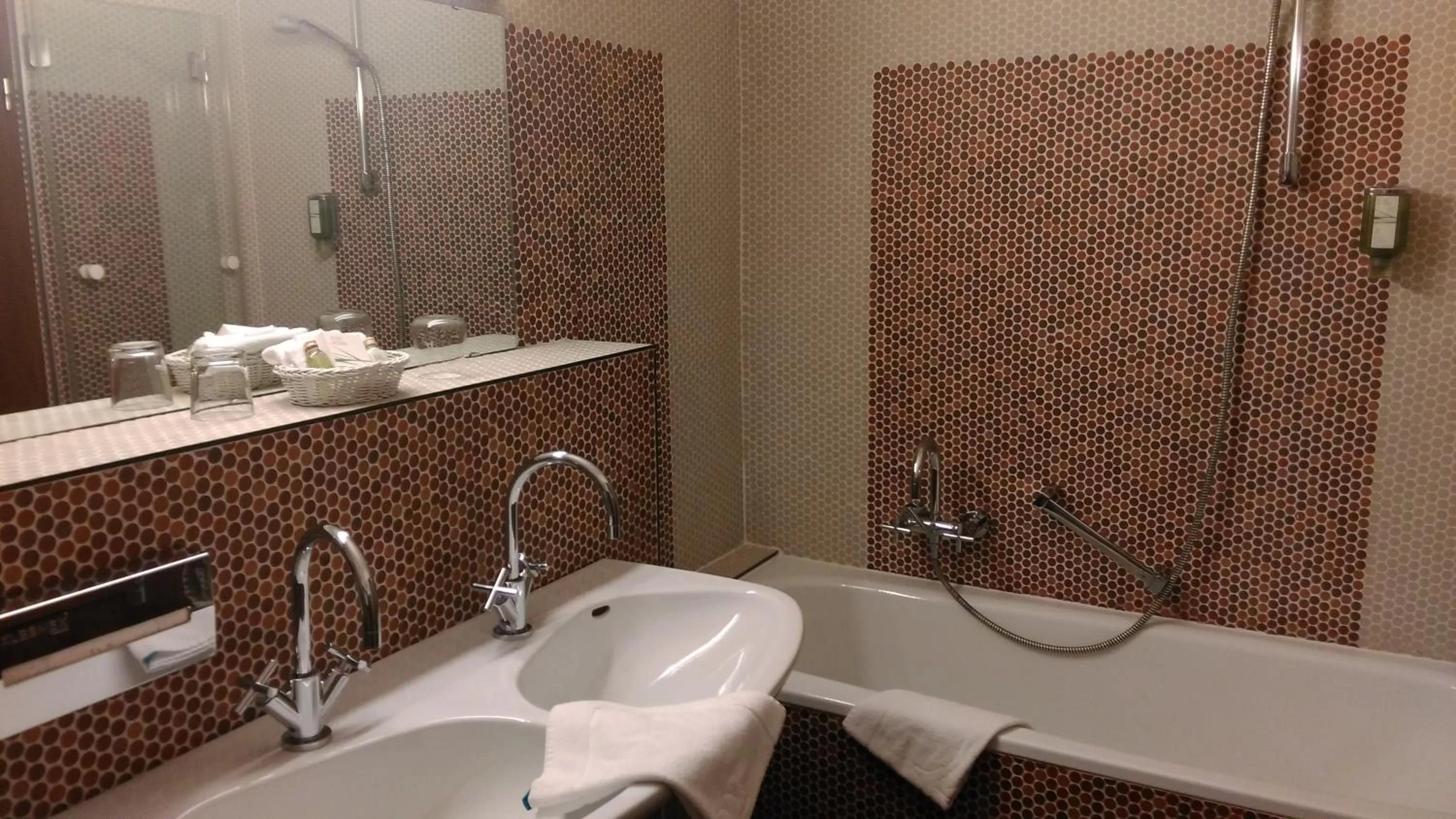 Shower, Bathroom in Waldhaus Ohlenbach