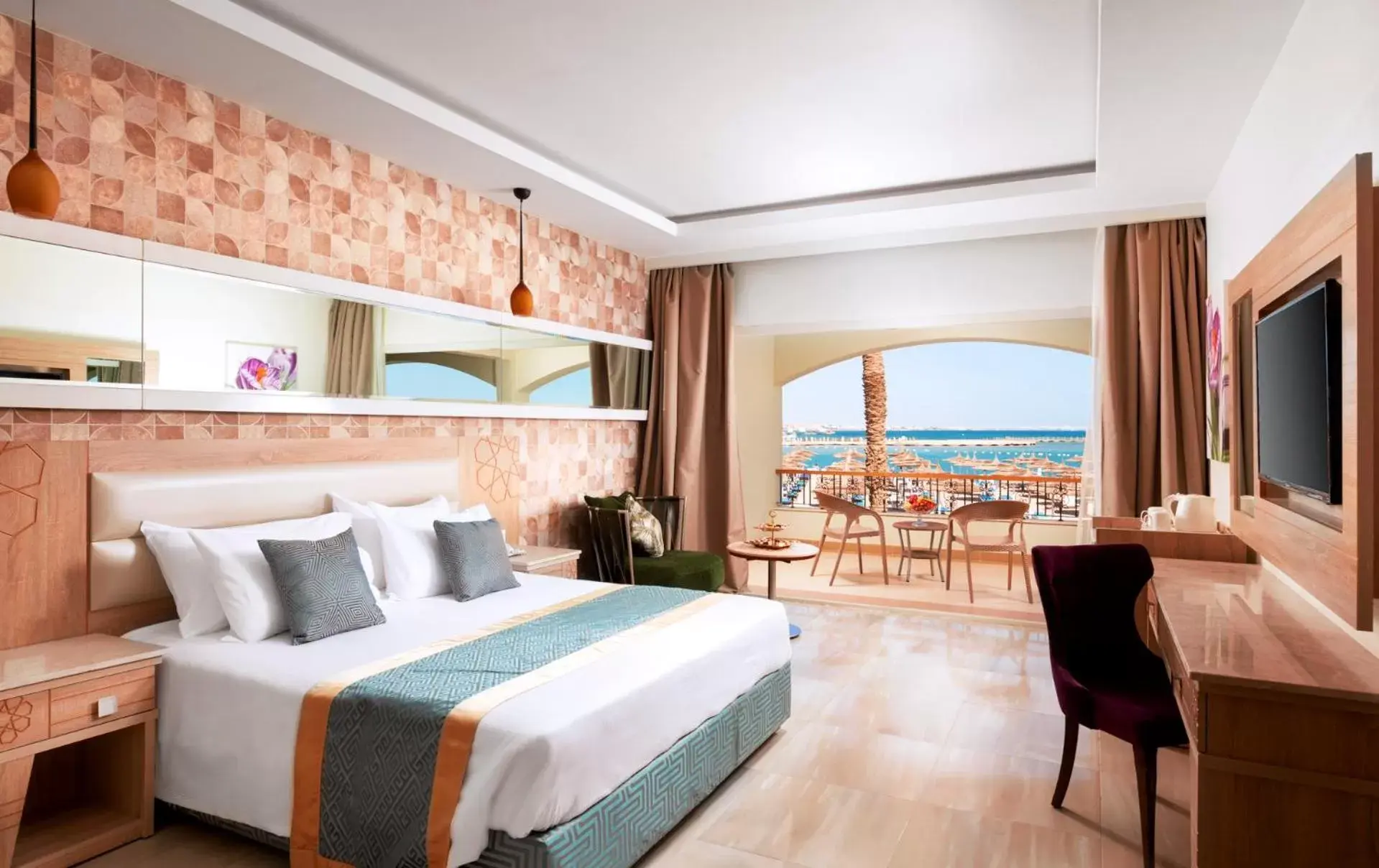 Bedroom, Bed in Pickalbatros Dana Beach Resort - Hurghada
