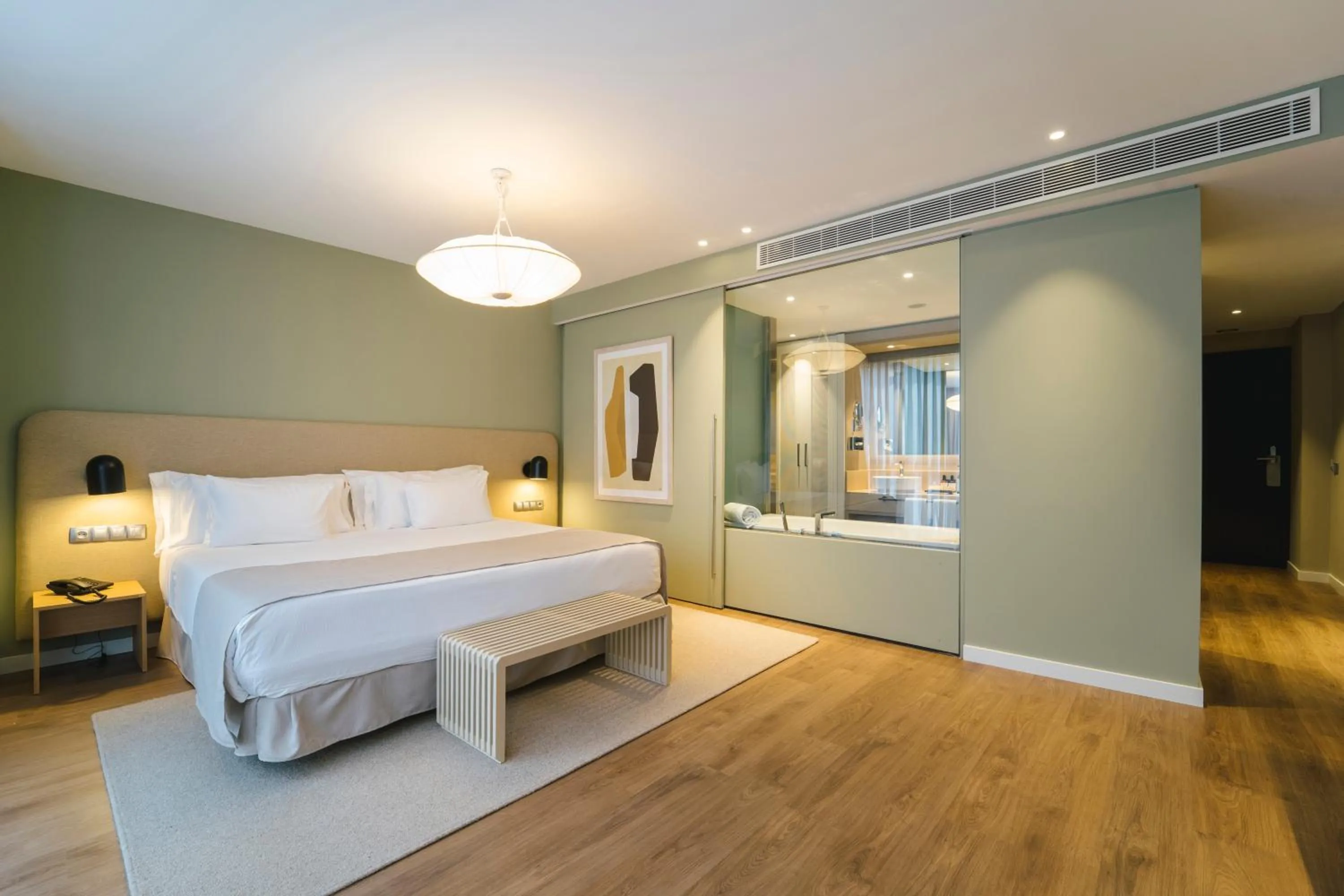 Photo of the whole room, Bed in Barceló Oviedo Cervantes