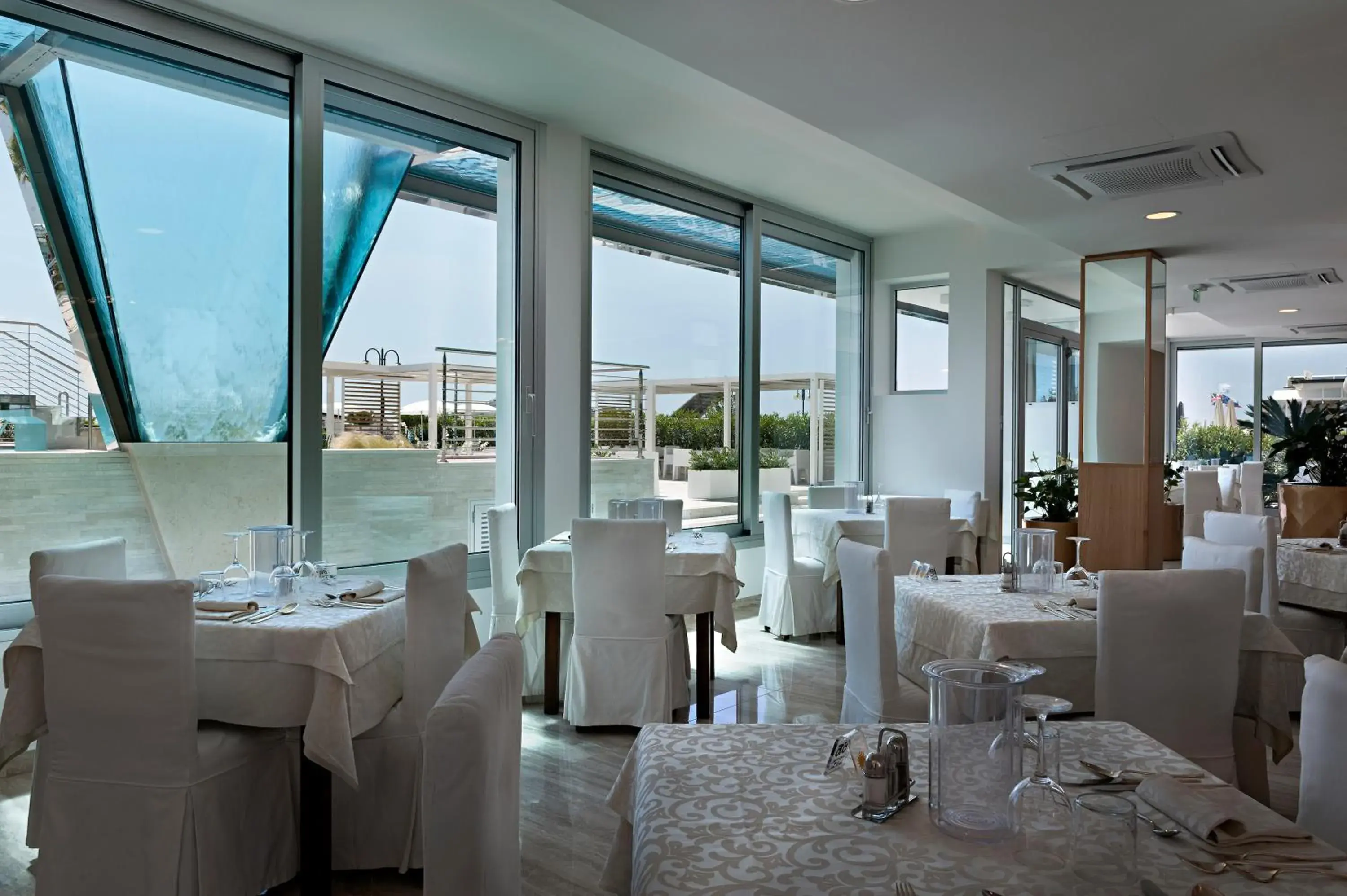 Restaurant/Places to Eat in Hotel Le Soleil