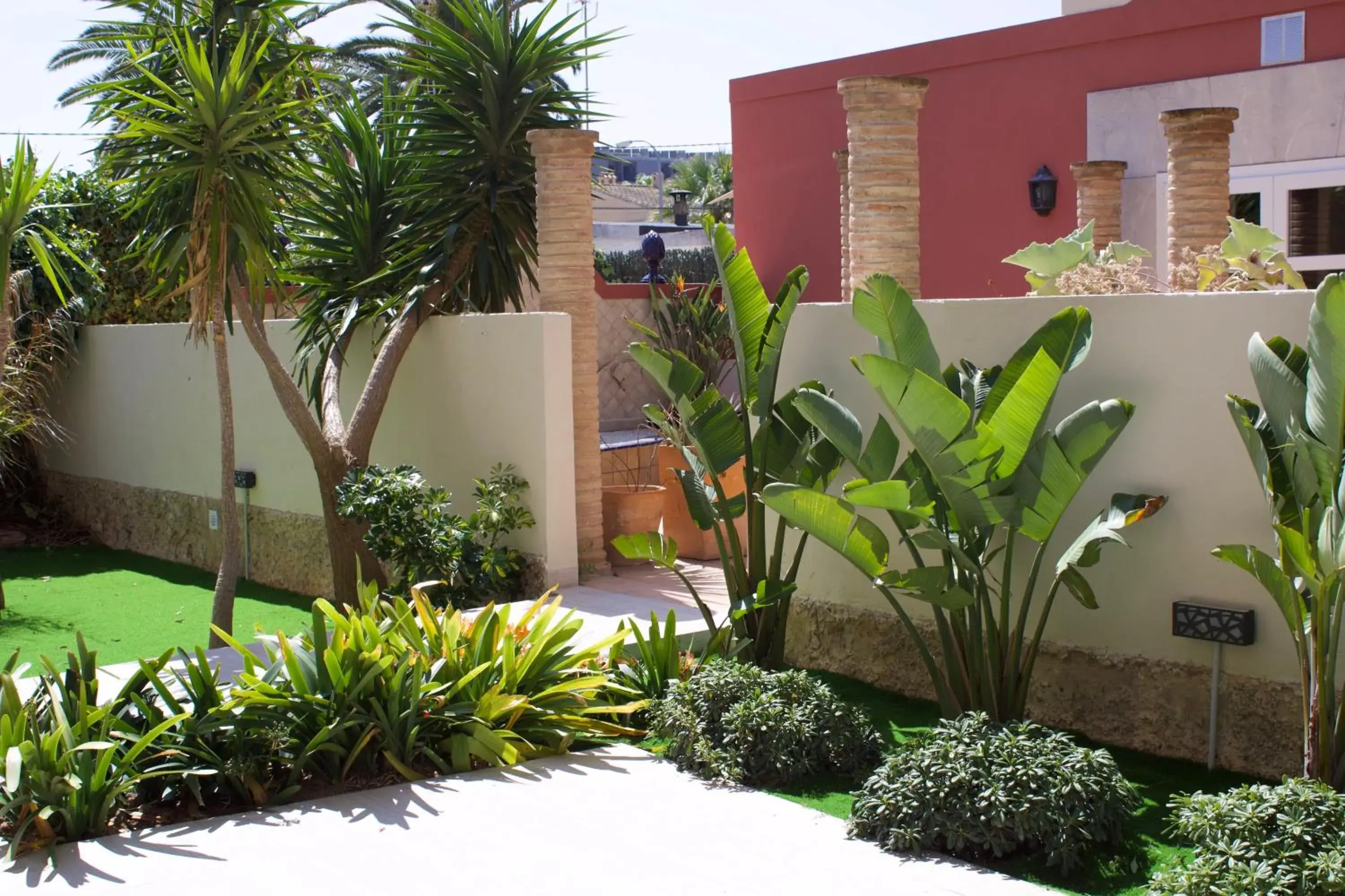 Garden, Property Building in Hotel Vista Odin