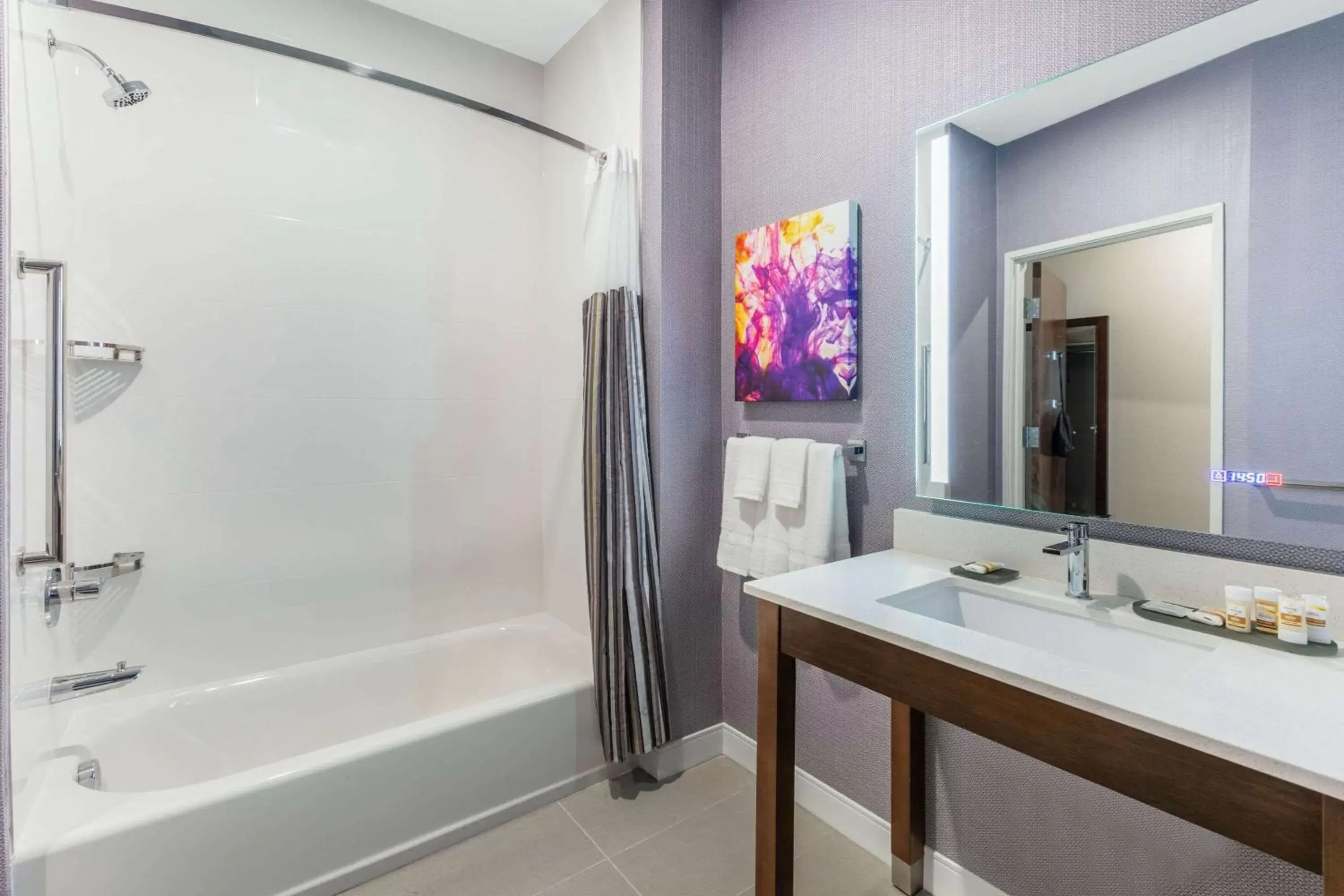 Bathroom in La Quinta Inn & Suites by Wyndham Lewisville