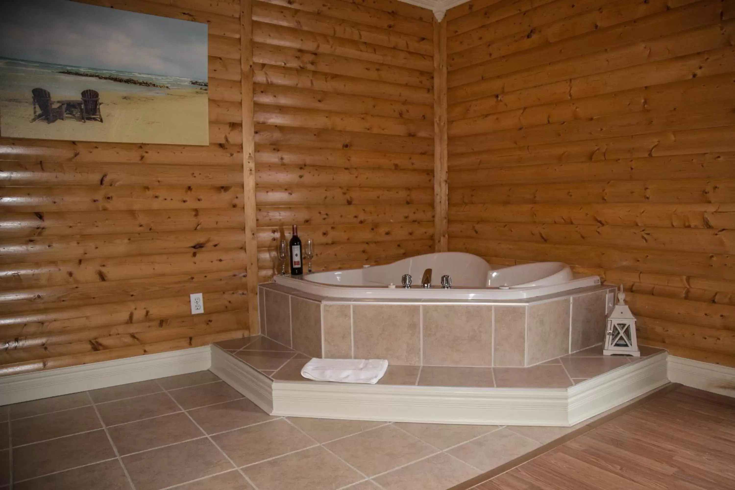 Hot Tub, Bathroom in Viking Lodge Motel