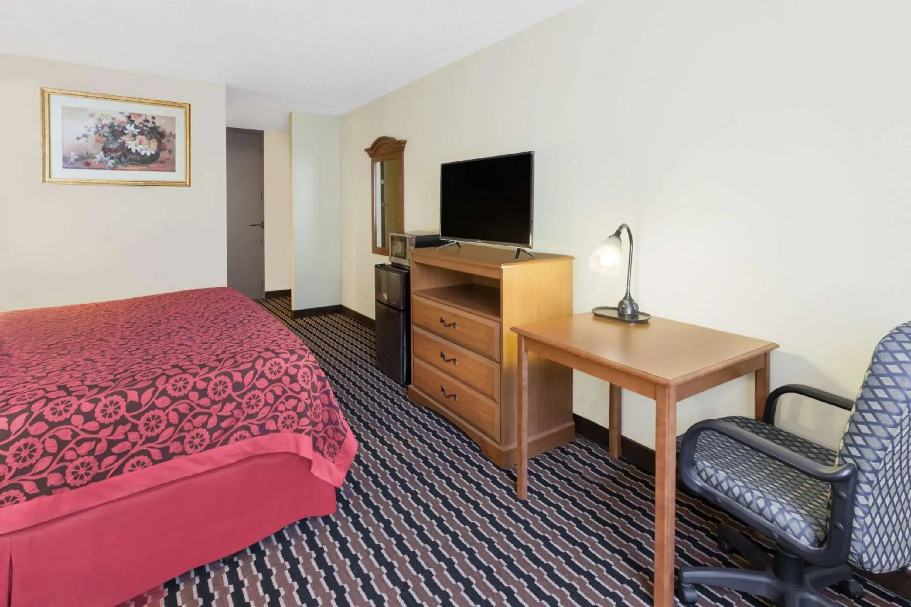 Photo of the whole room, Bed in Days Inn by Wyndham Albion