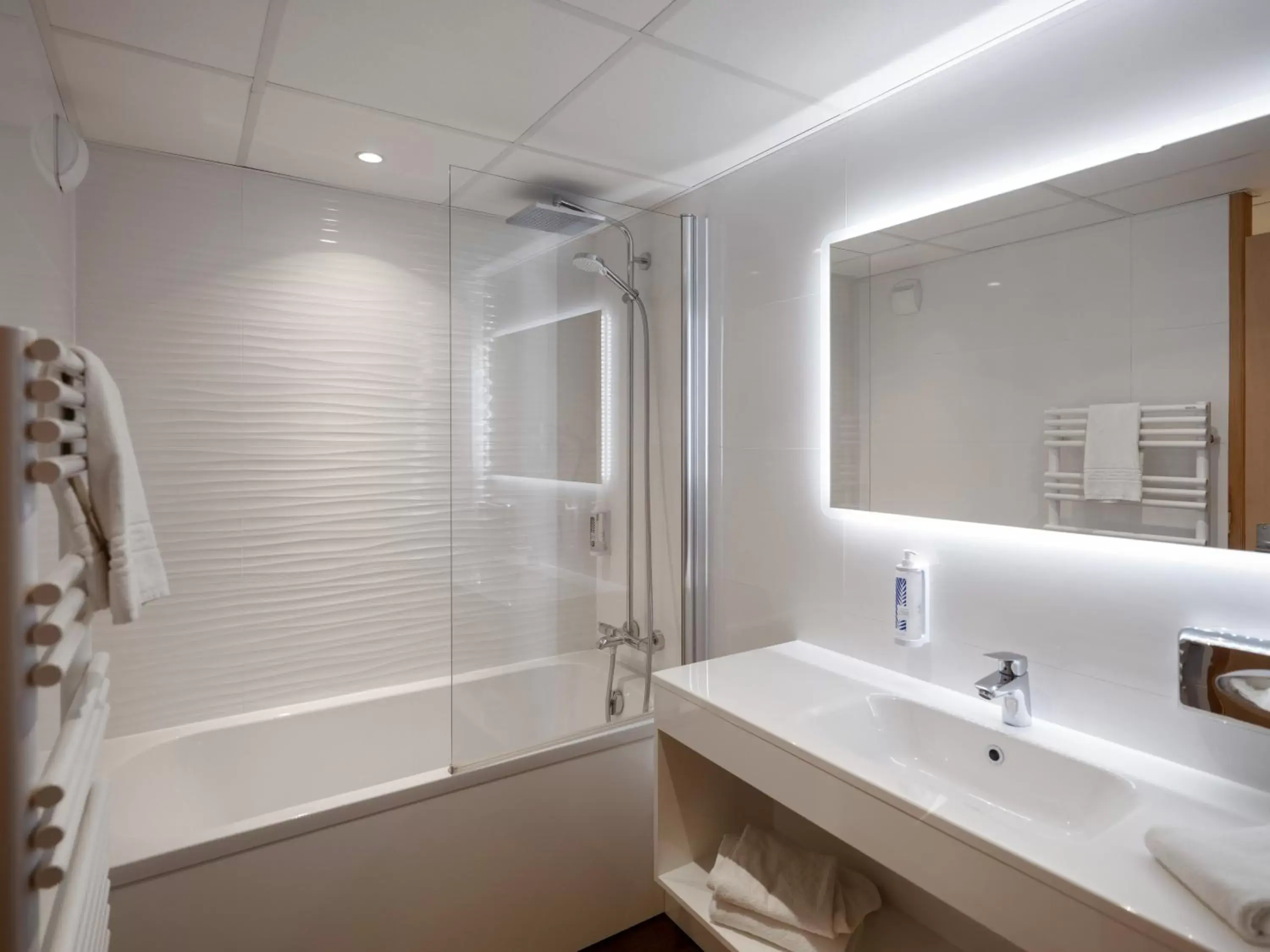 Bathroom in Westotel Nantes Atlantique
