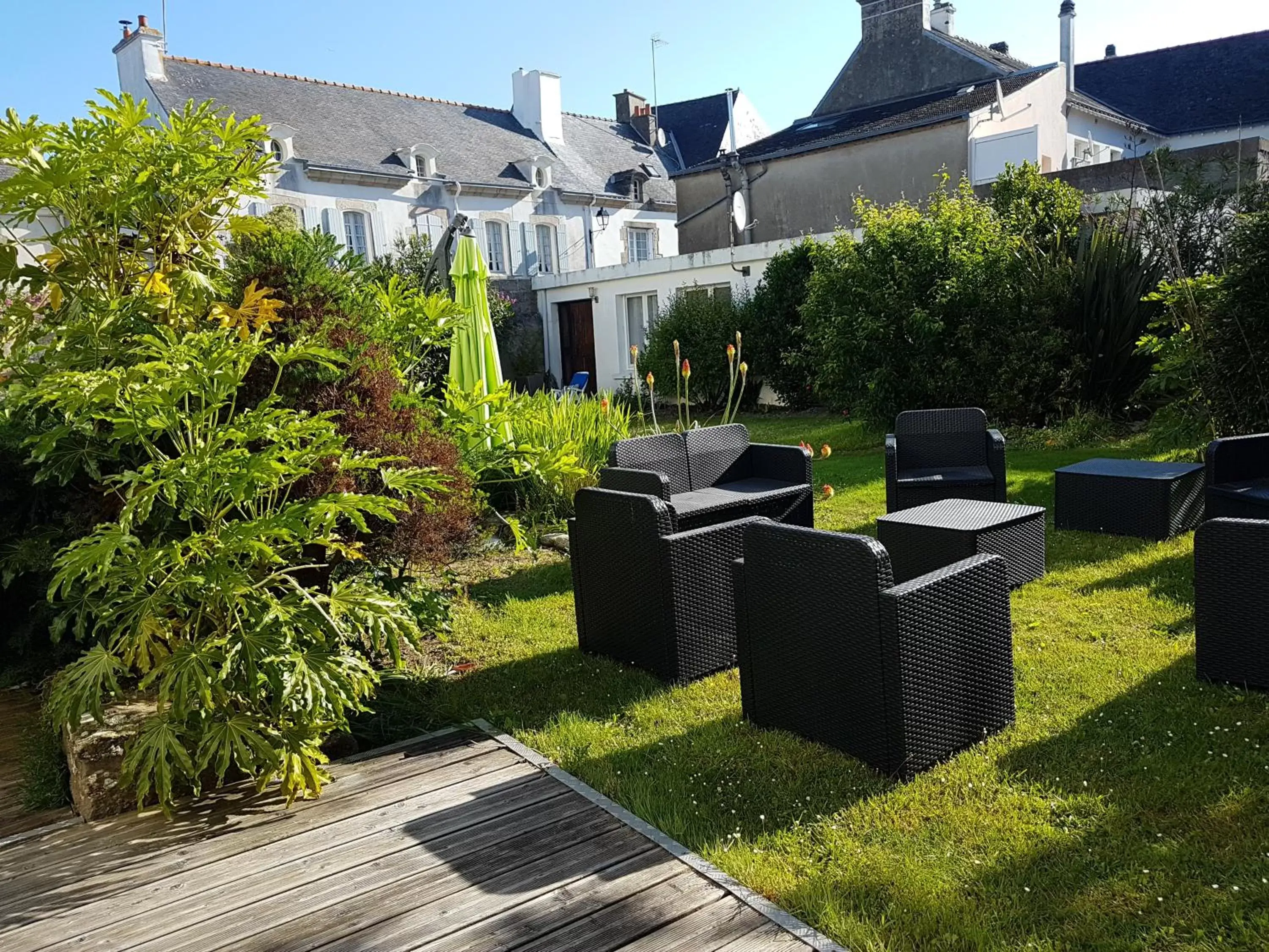 Patio, Garden in Hotel Restaurant Spa De La Citadelle Lorient