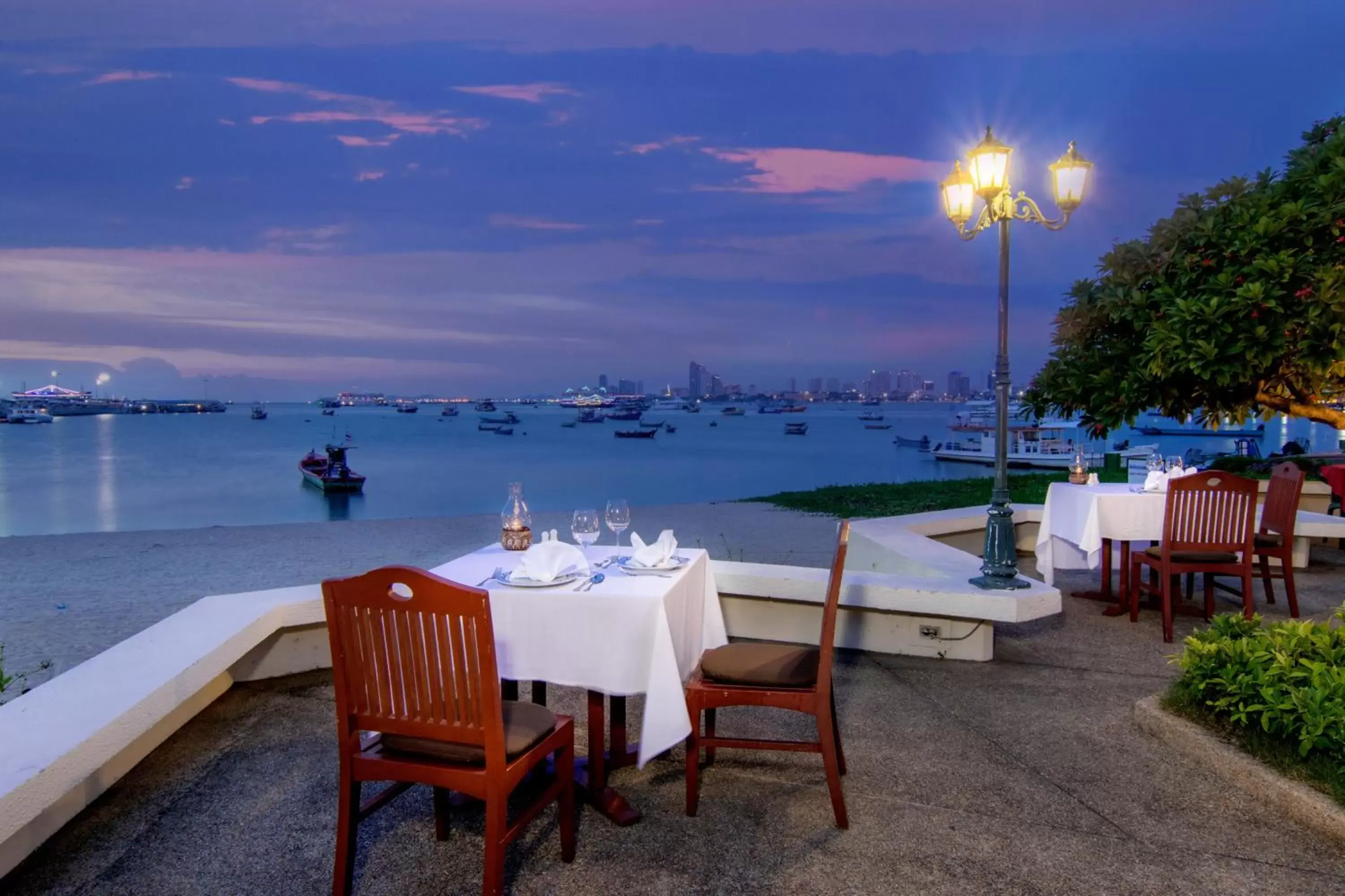 Food and drinks, Restaurant/Places to Eat in Siam Bayshore Resort Pattaya