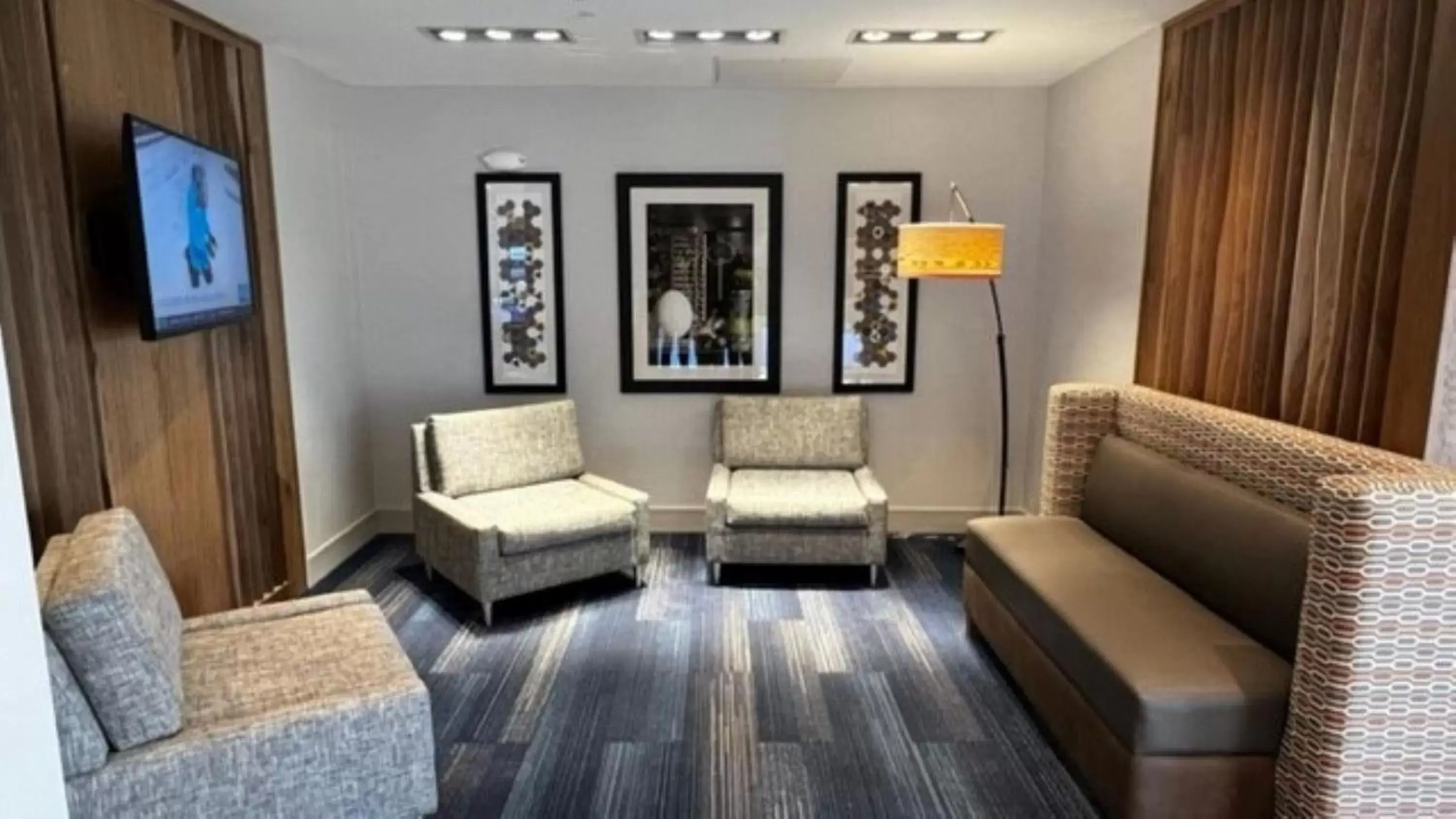 Lobby or reception, Seating Area in Holiday Inn Express & Suites Denver Airport, an IHG Hotel