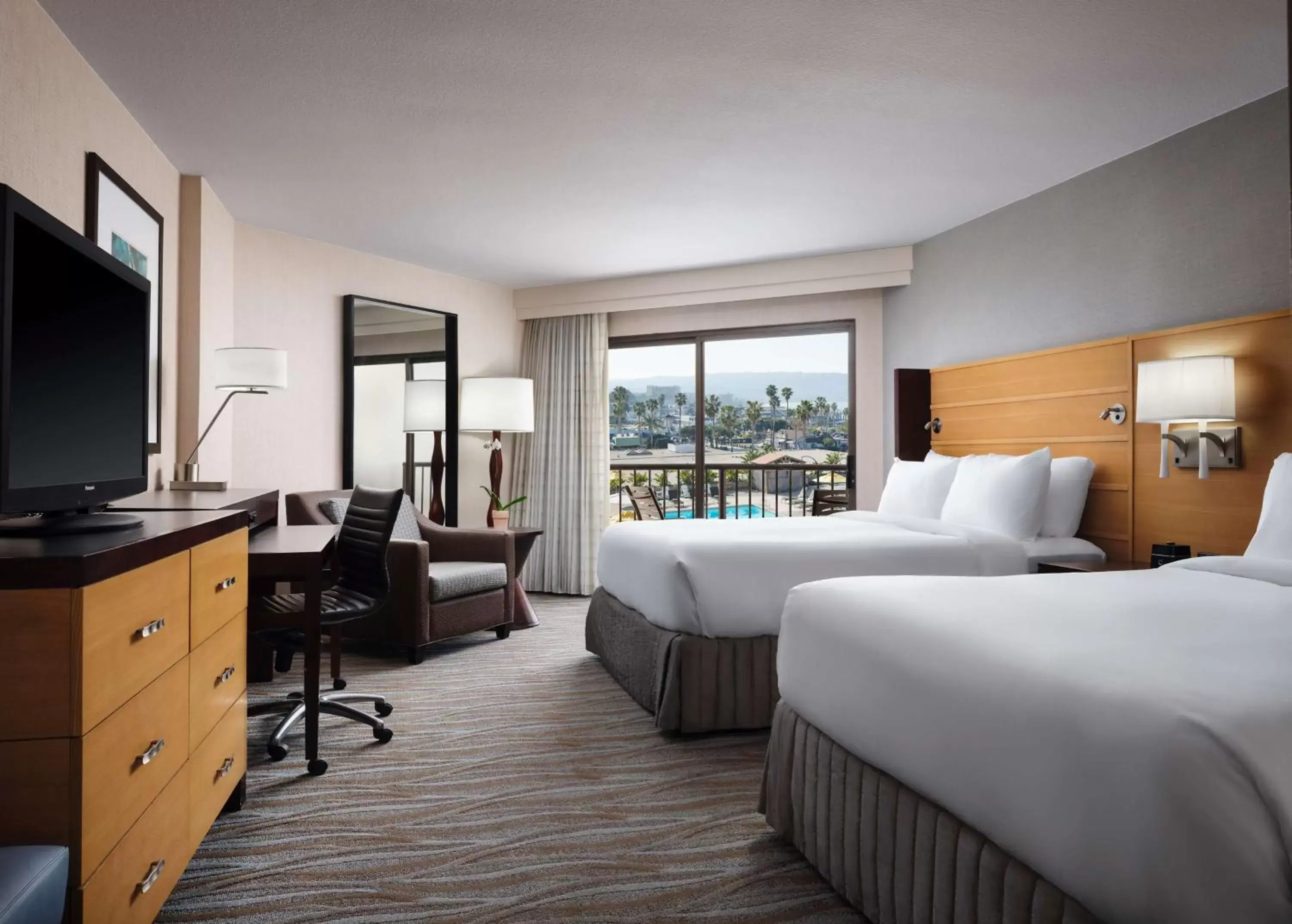 Bedroom, Bed in Sonesta Redondo Beach and Marina Bedroom, Bed in Sonesta Redondo Beach and Marina