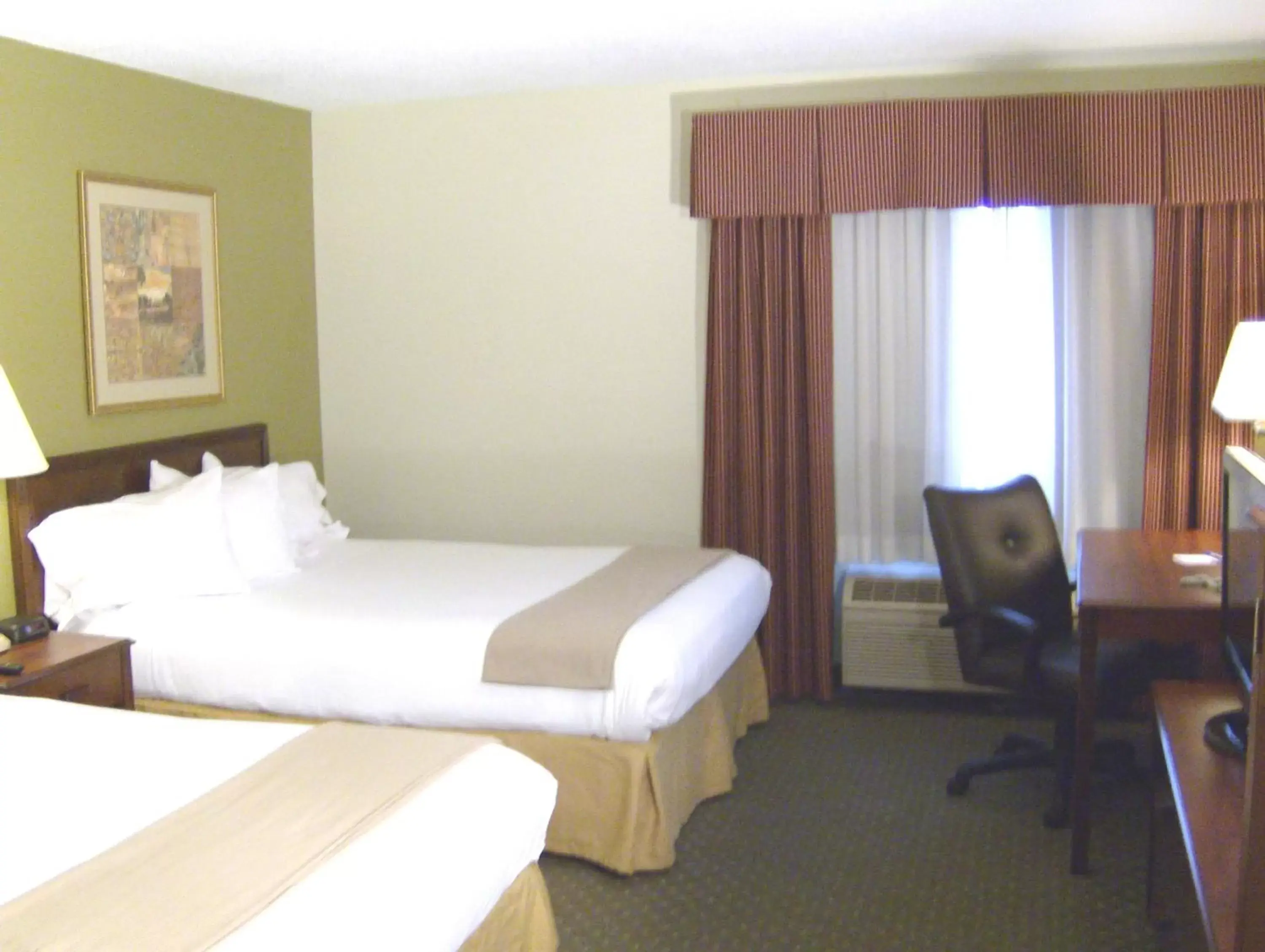 Photo of the whole room, Bed in Holiday Inn Express Evansville - West, an IHG Hotel