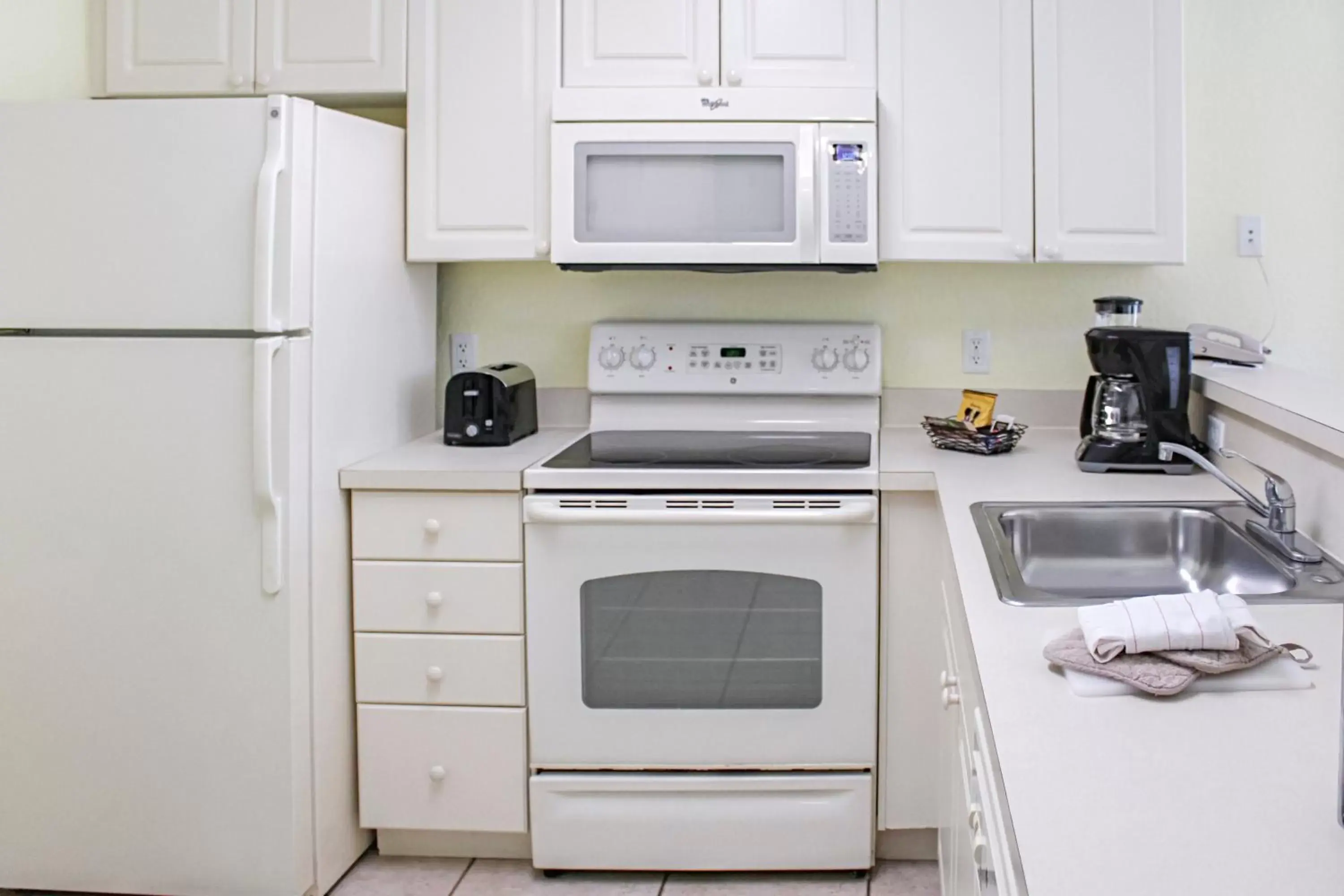 Kitchen or kitchenette, Kitchen/Kitchenette in The Cove On Ormond Beach