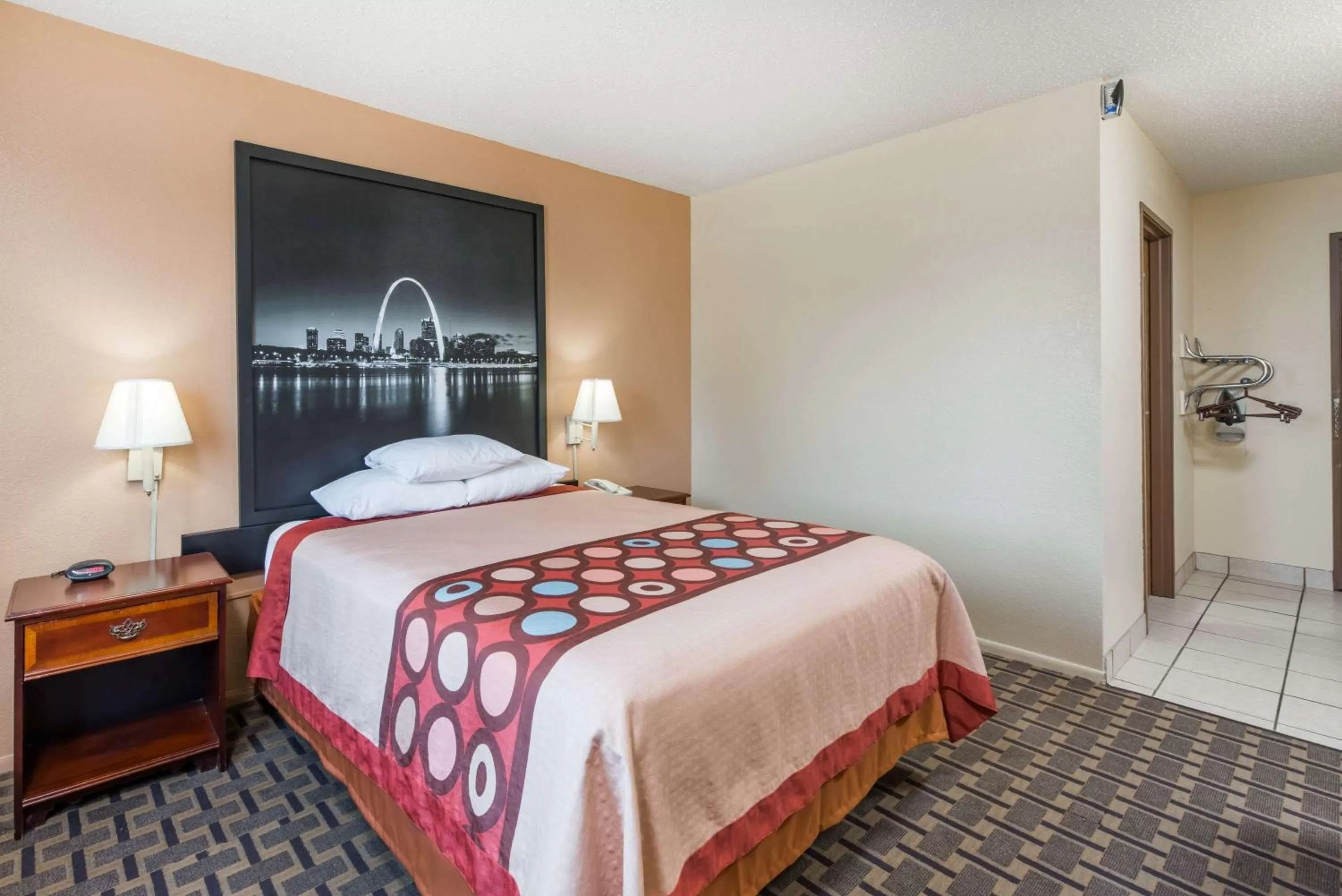 Queen Suite - Smoking in Super 8 by Wyndham Lebanon