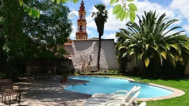 Garden, Swimming Pool in Hotel Salta