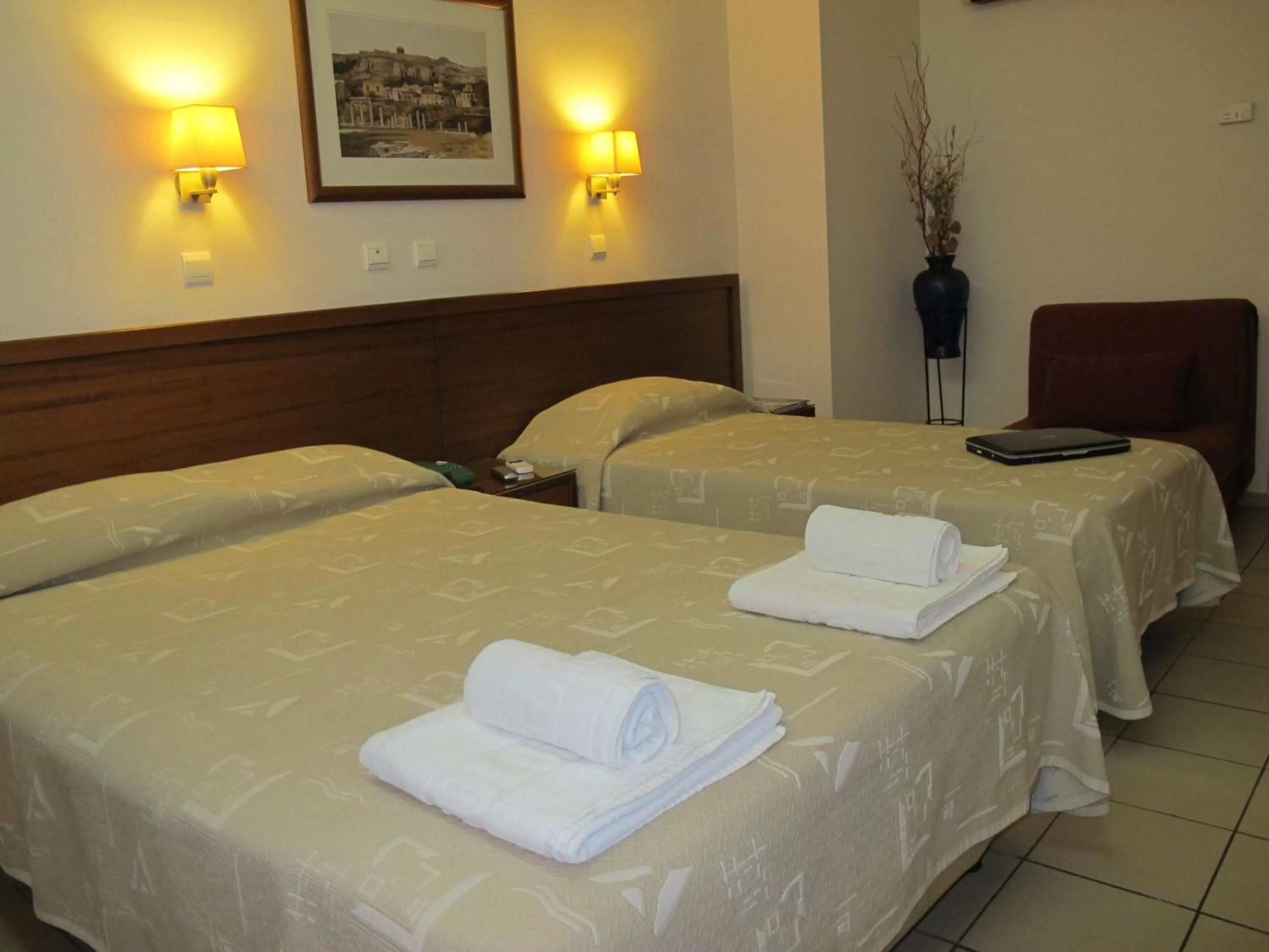 Photo of the whole room, Bed in Hotel Solomou Athens