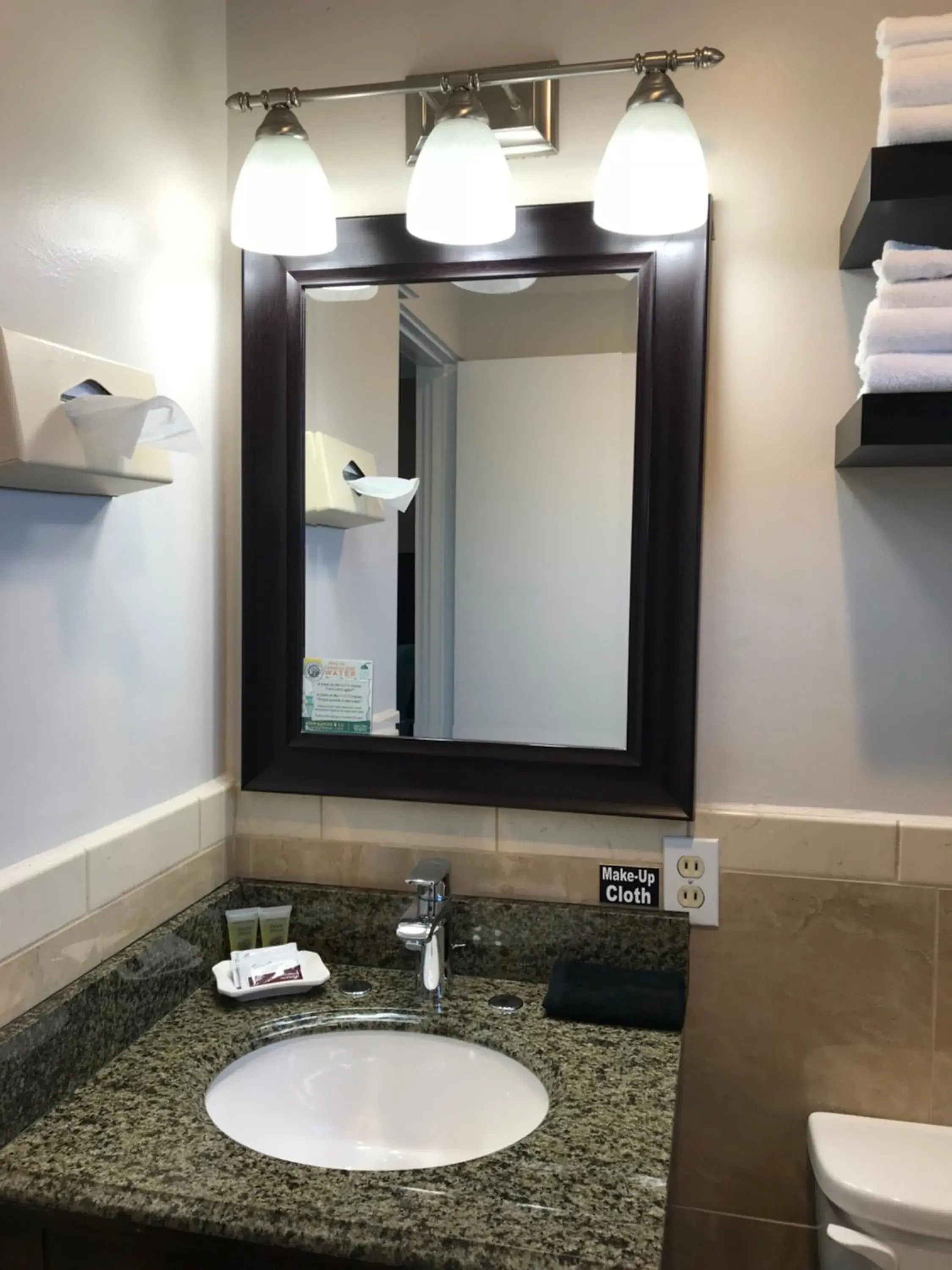 Bathroom in Morro Crest Inn