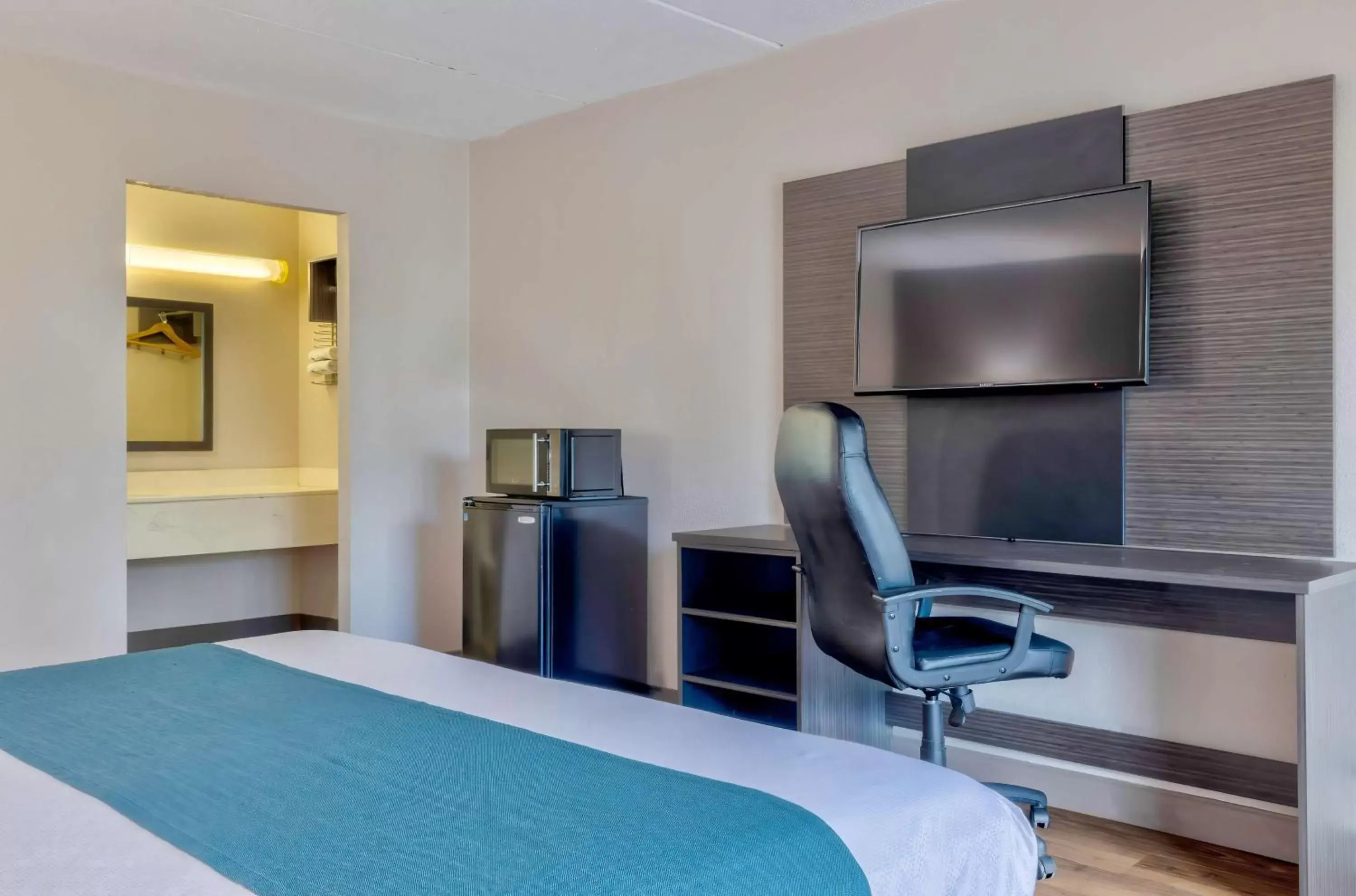 Bedroom, Bed in Motel 6 Morgantown Bedroom, Bed in Motel 6 Morgantown