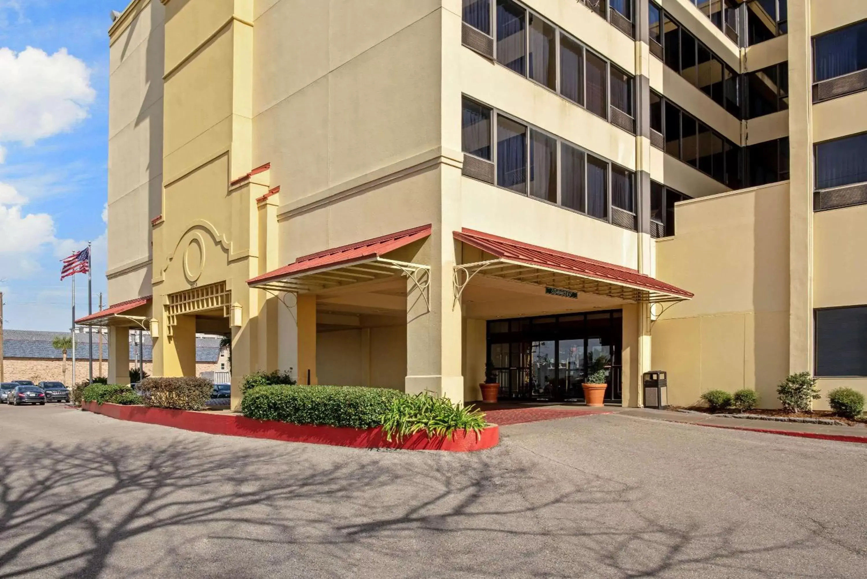 Property Building in La Quinta by Wyndham New Orleans Airport