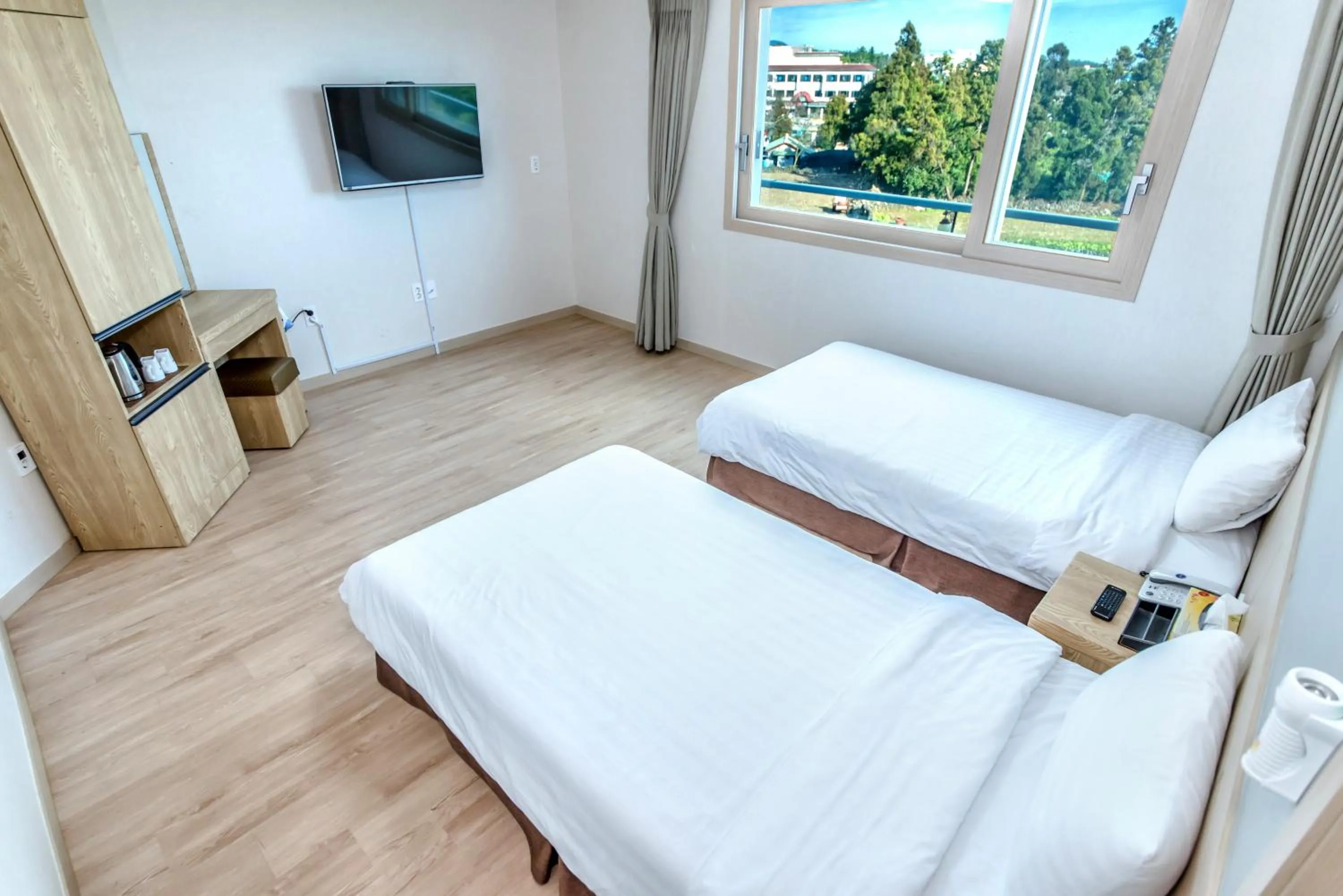 Bedroom, Bed in Jungmoon City Hotel & J-hill Hotel