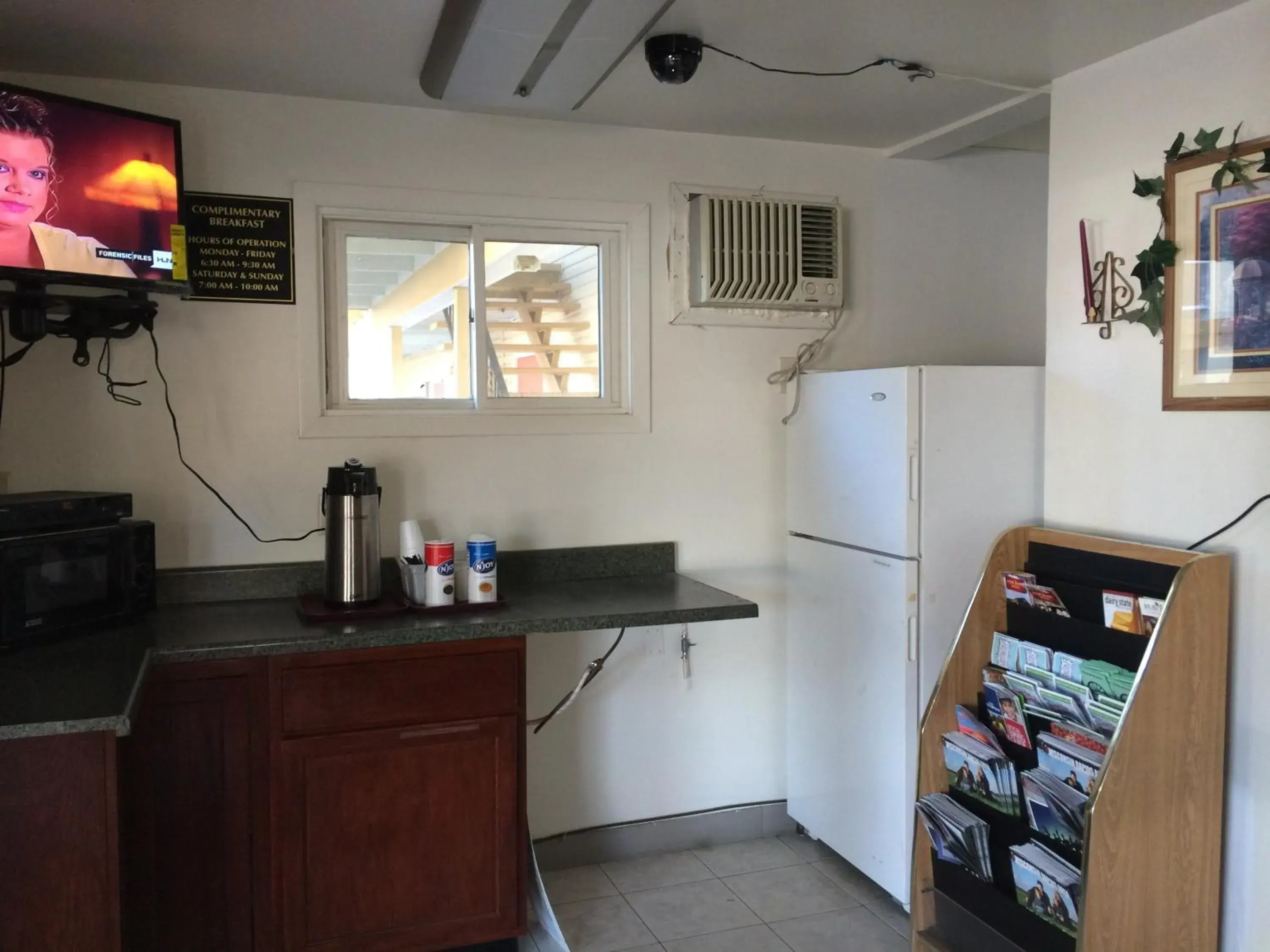 Kitchen/Kitchenette in Rapids Inn & Suites