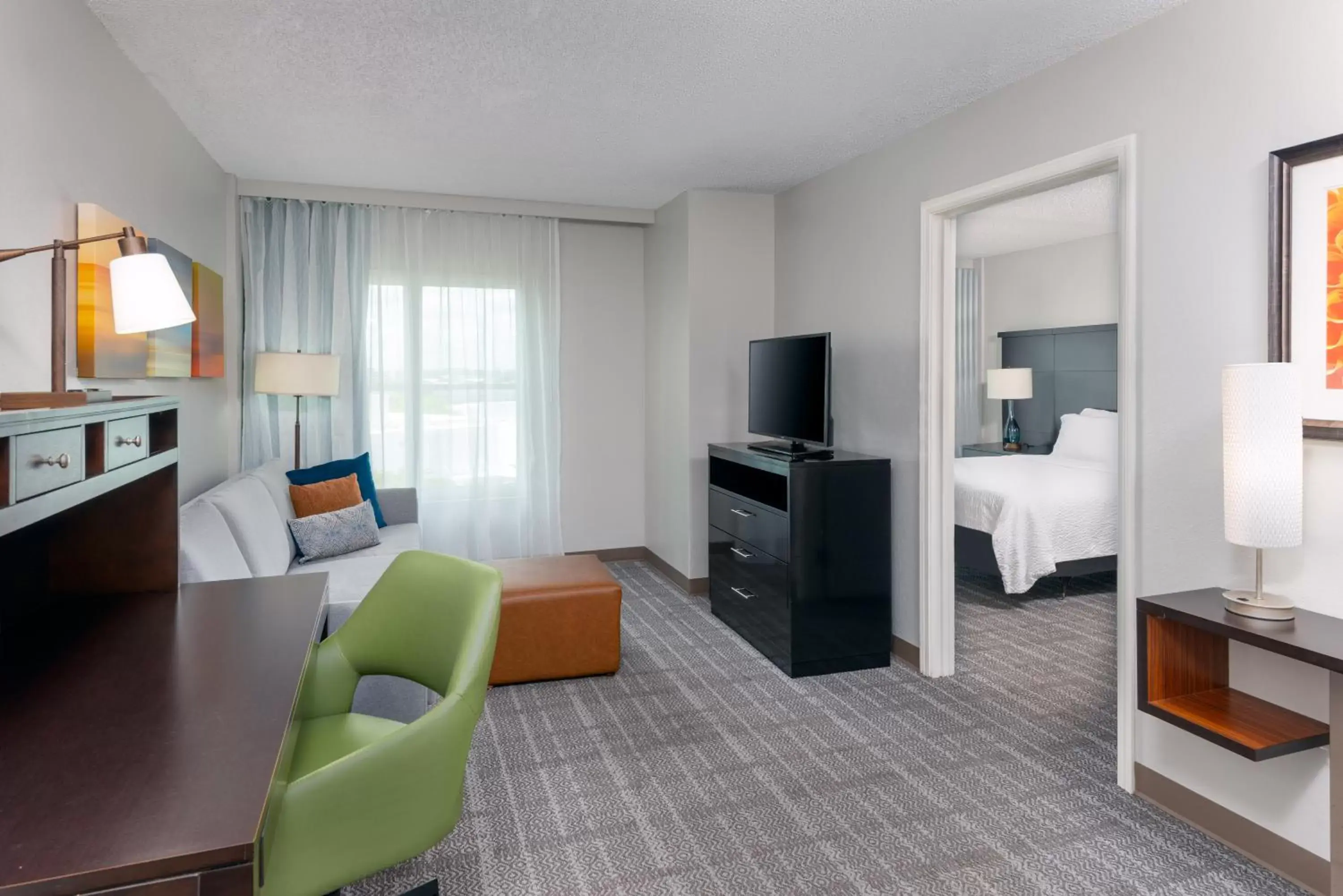 Bed, TV/Entertainment Center in Staybridge Suites Miami Doral Area, an IHG Hotel
