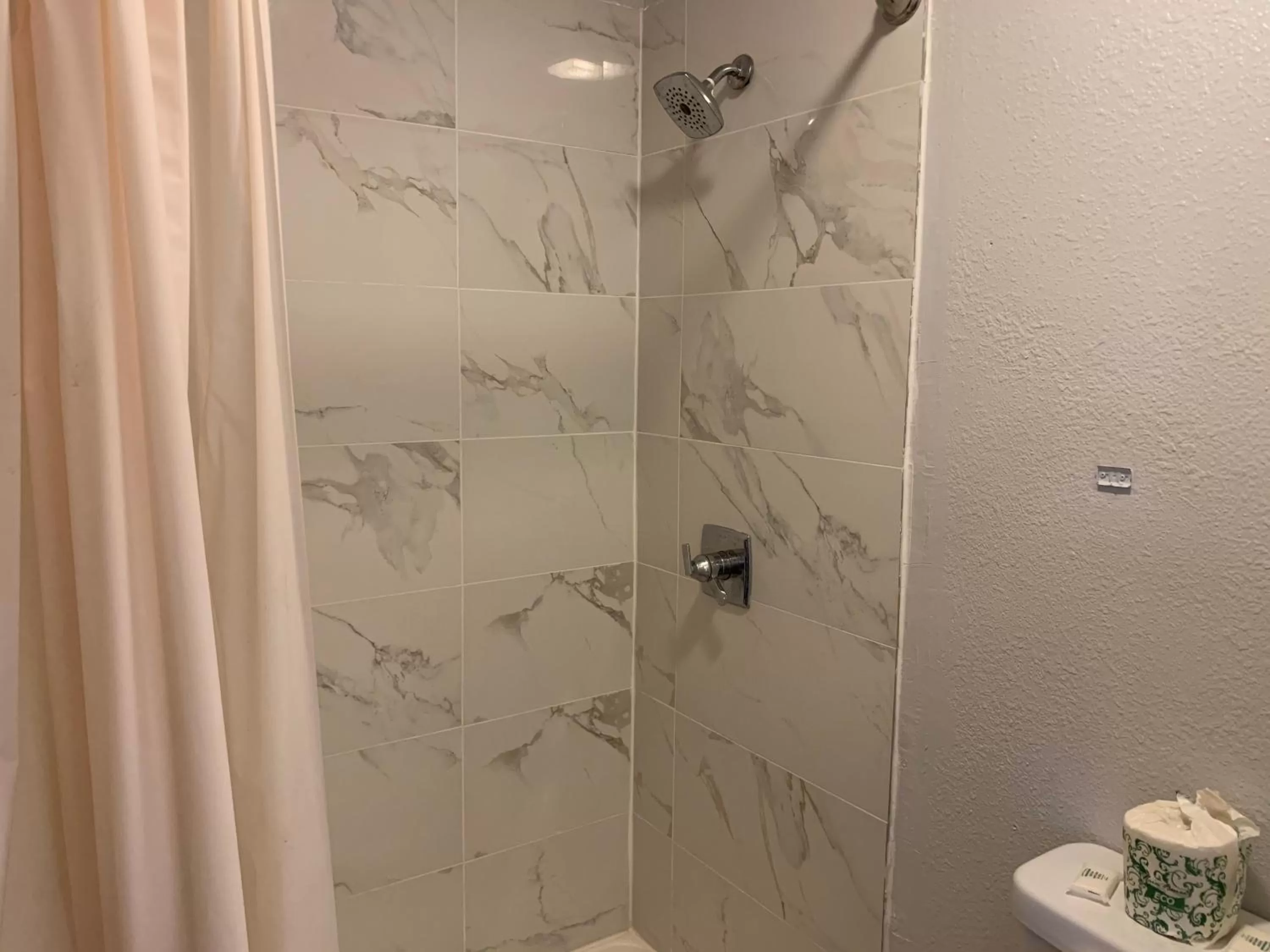 Shower in Landmark Inn
