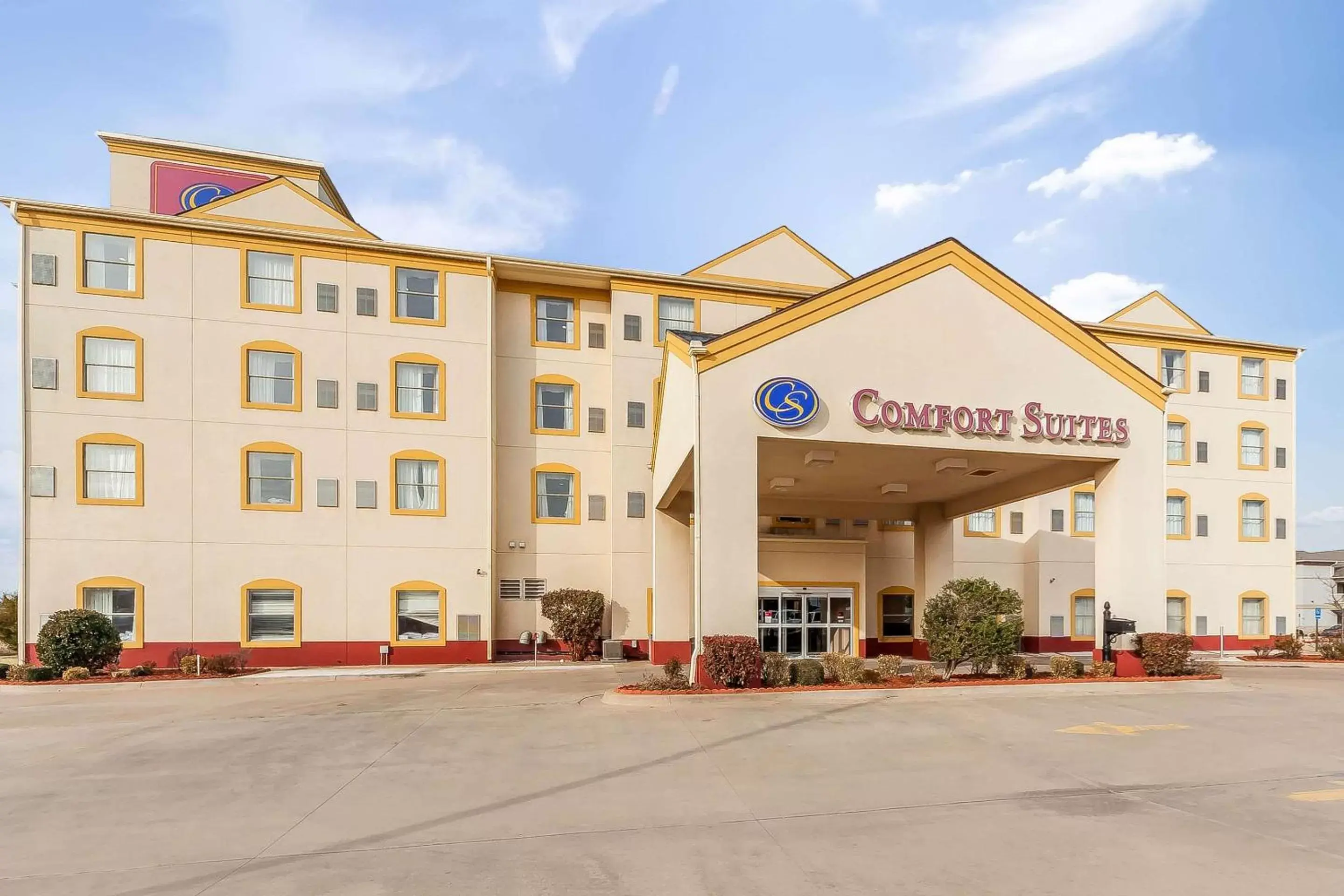 Property building in Comfort Suites Yukon - SW Oklahoma City