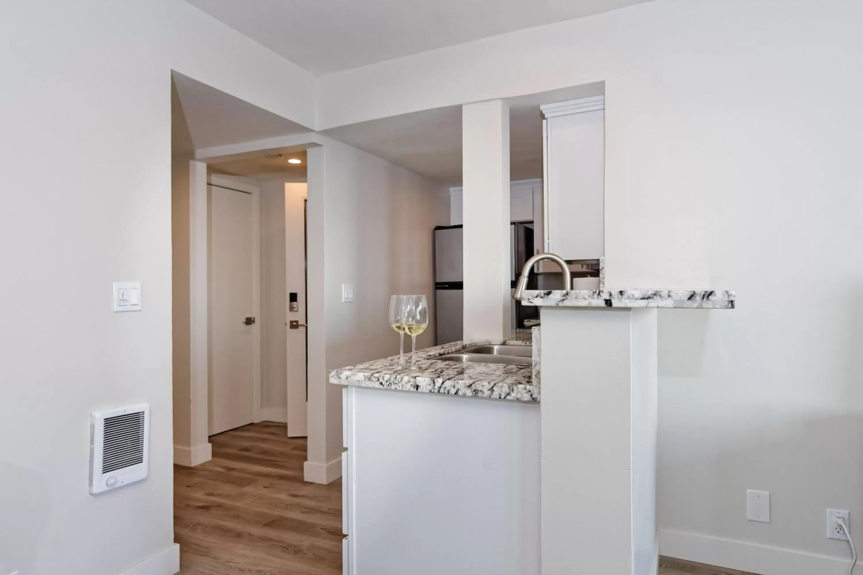 Kitchen or kitchenette, Bathroom in Ocean Villas Beach Front