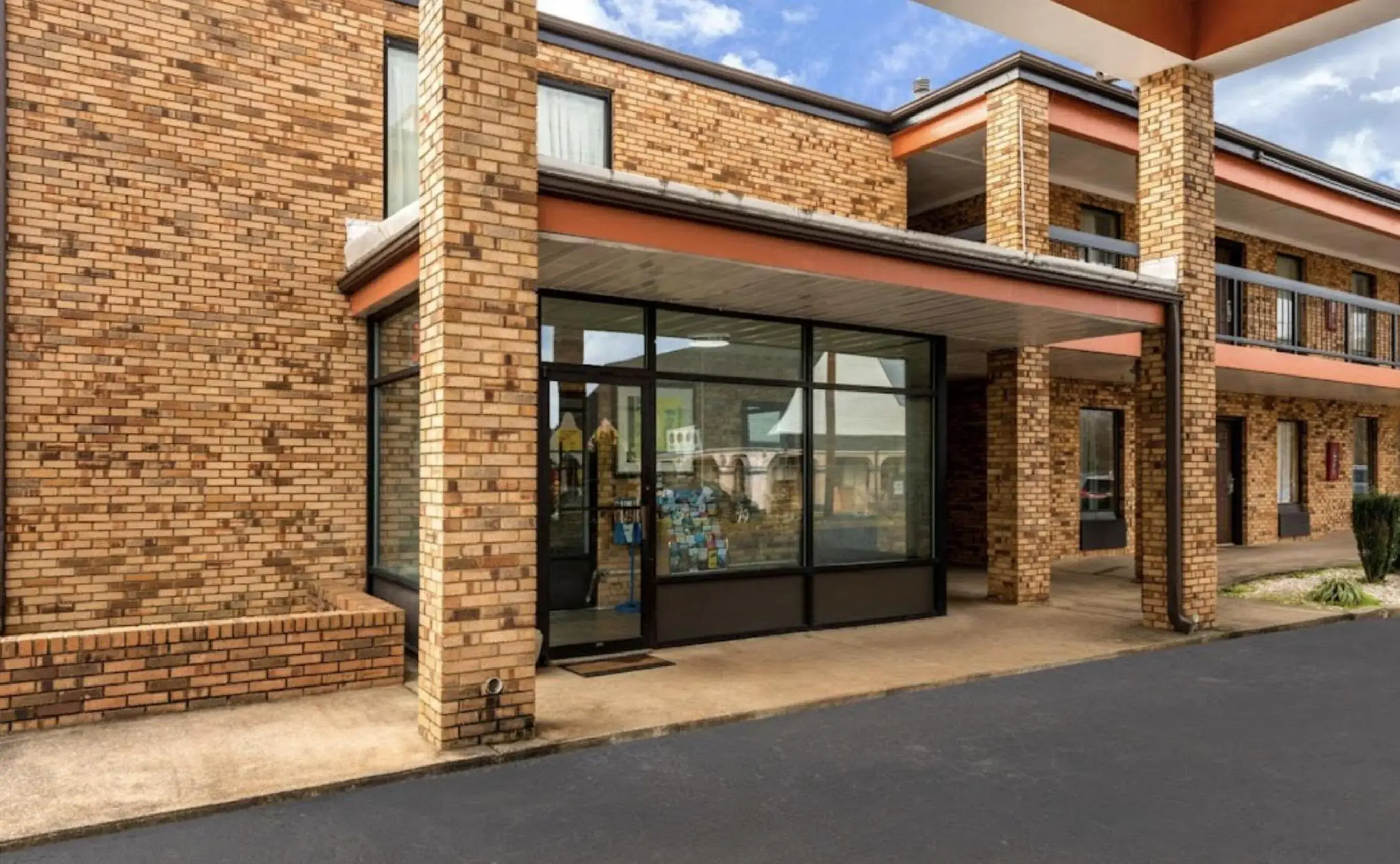 Property Building in Econo Lodge Inn Suites