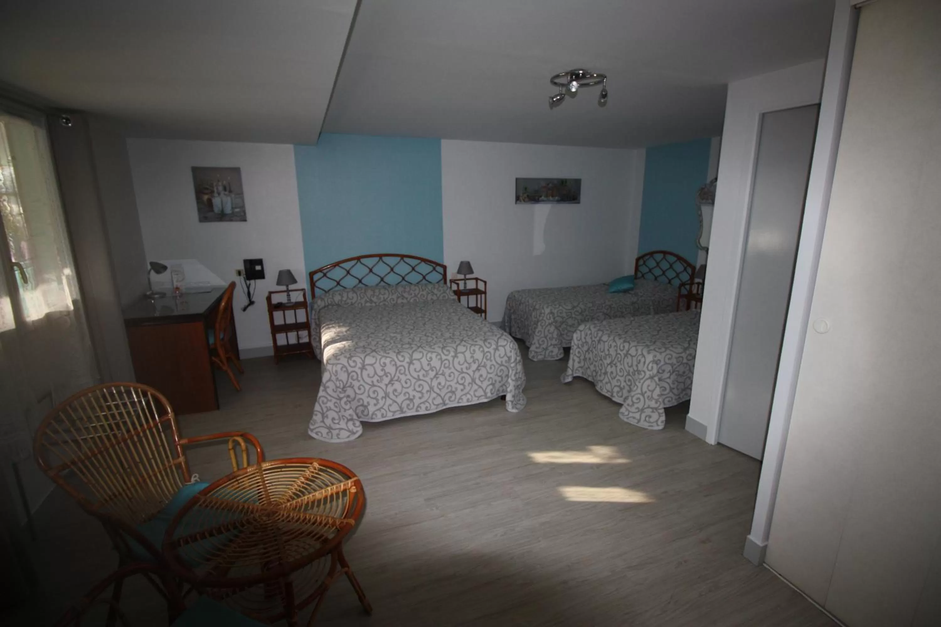 Photo of the whole room in Hotel Les Deux Sapins