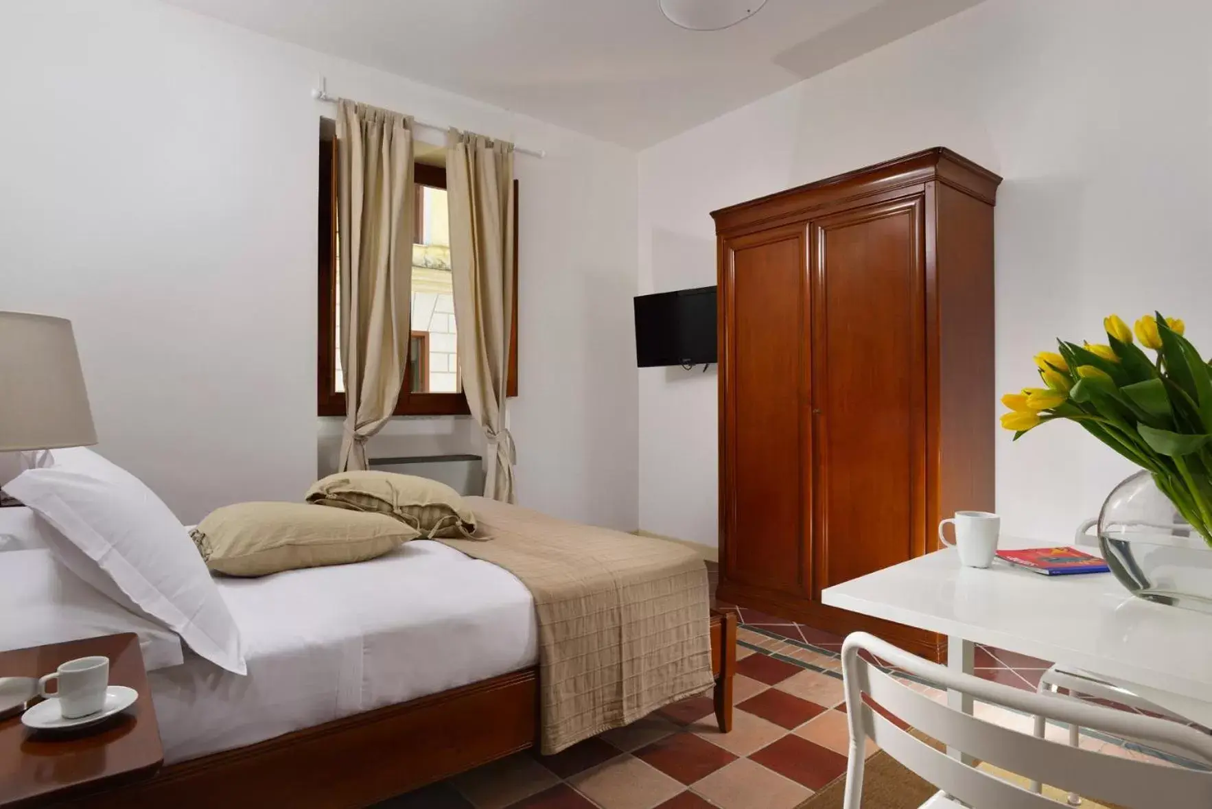 Photo of the whole room, Bed in Roma Resort Termini
