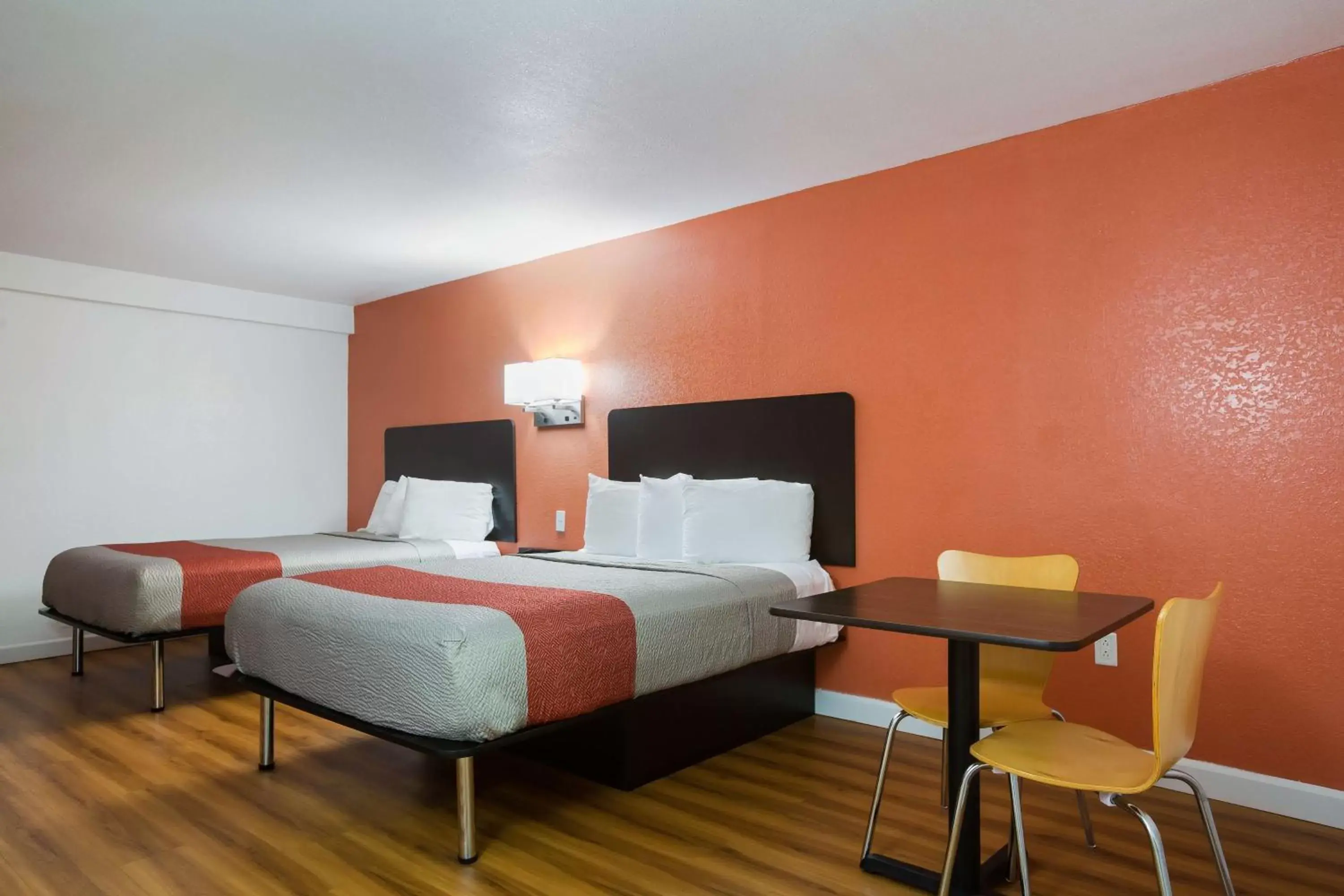 Photo of the whole room, Bed in Motel 6-Suwanee, GA - Gwinnett Center