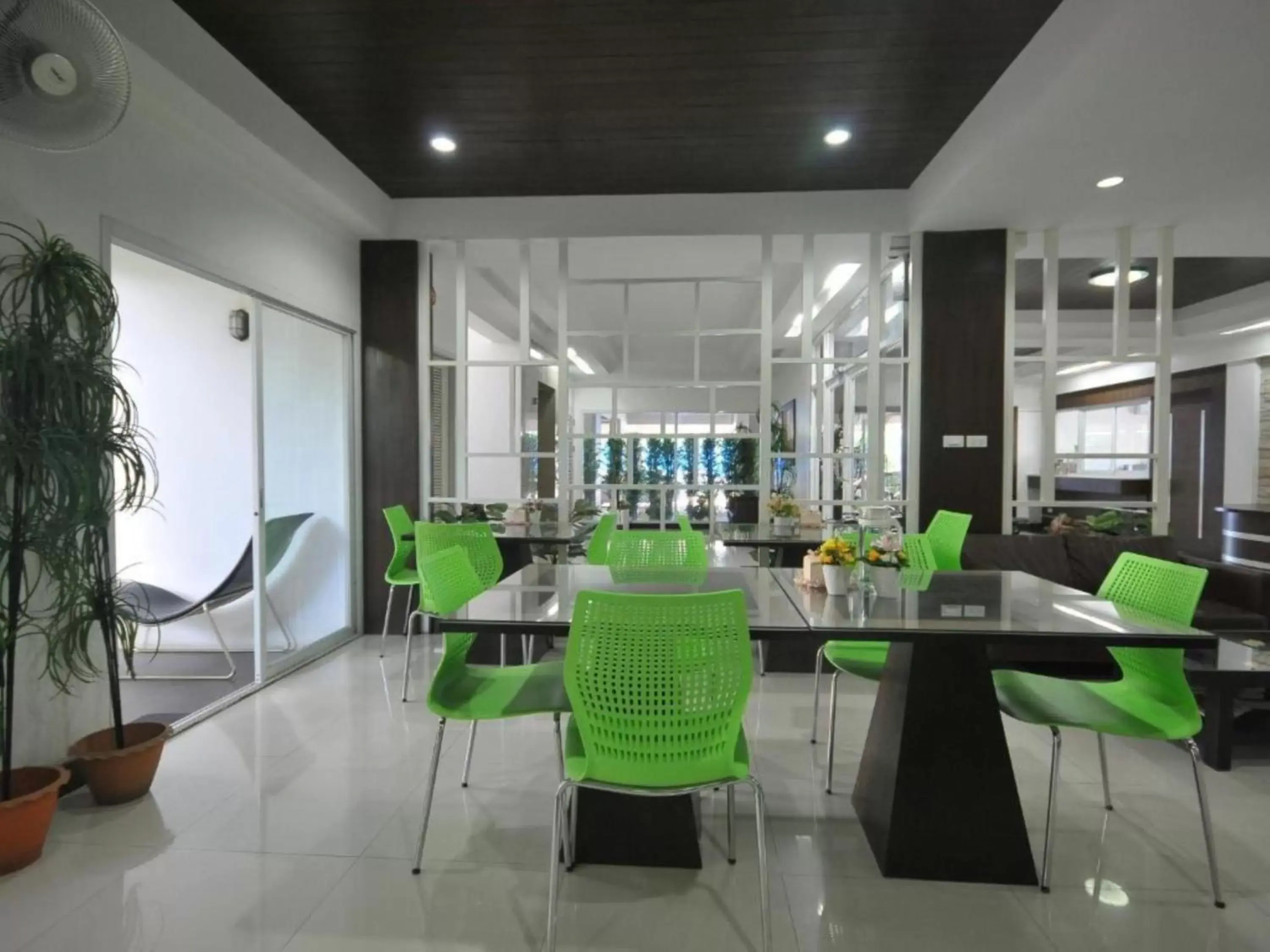 Restaurant/Places to Eat in P Park Residence Suvarnabhumi