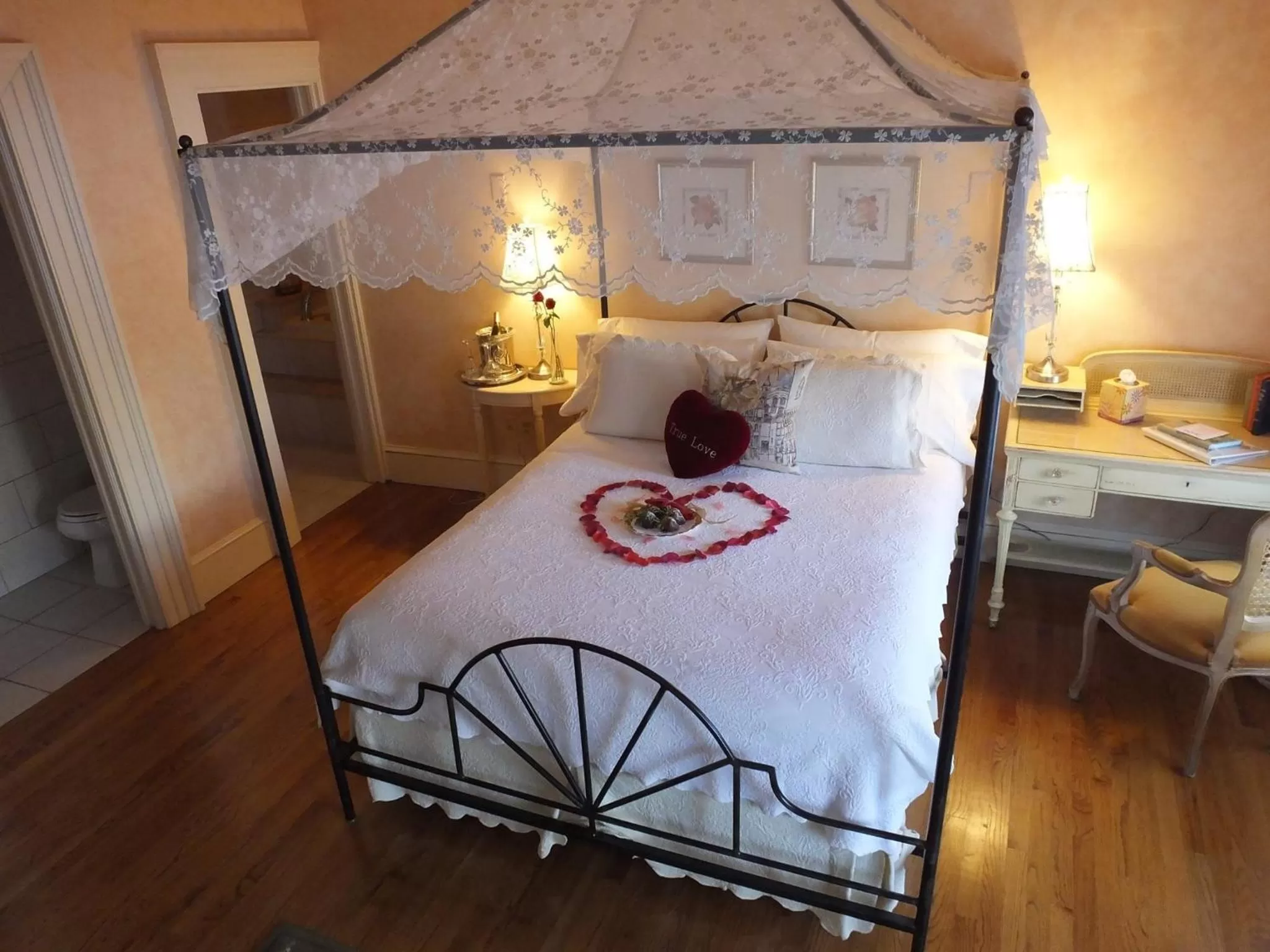 Photo of the whole room, Bed in Captain Farris House