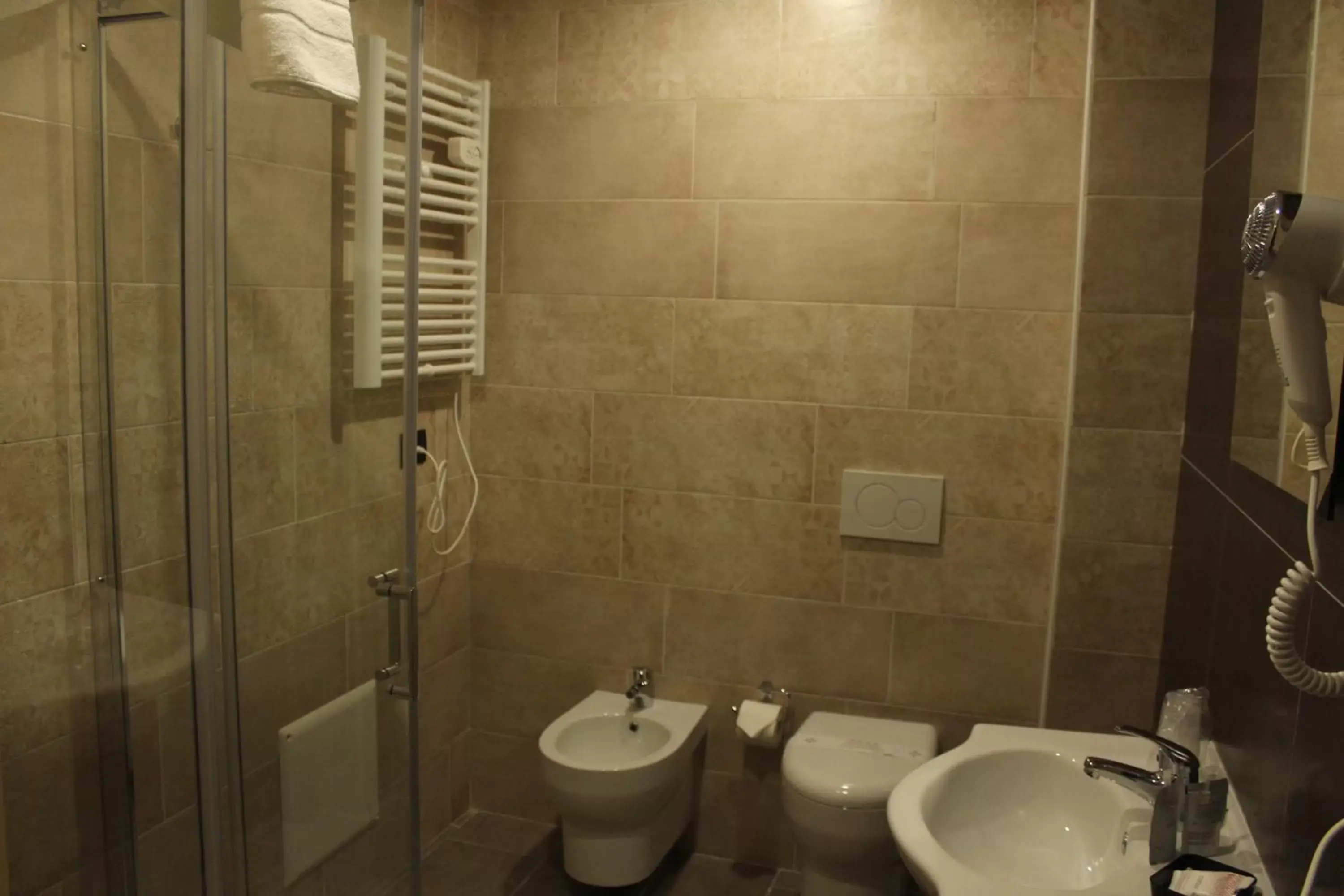 Shower, Bathroom in Hotel Giacosa