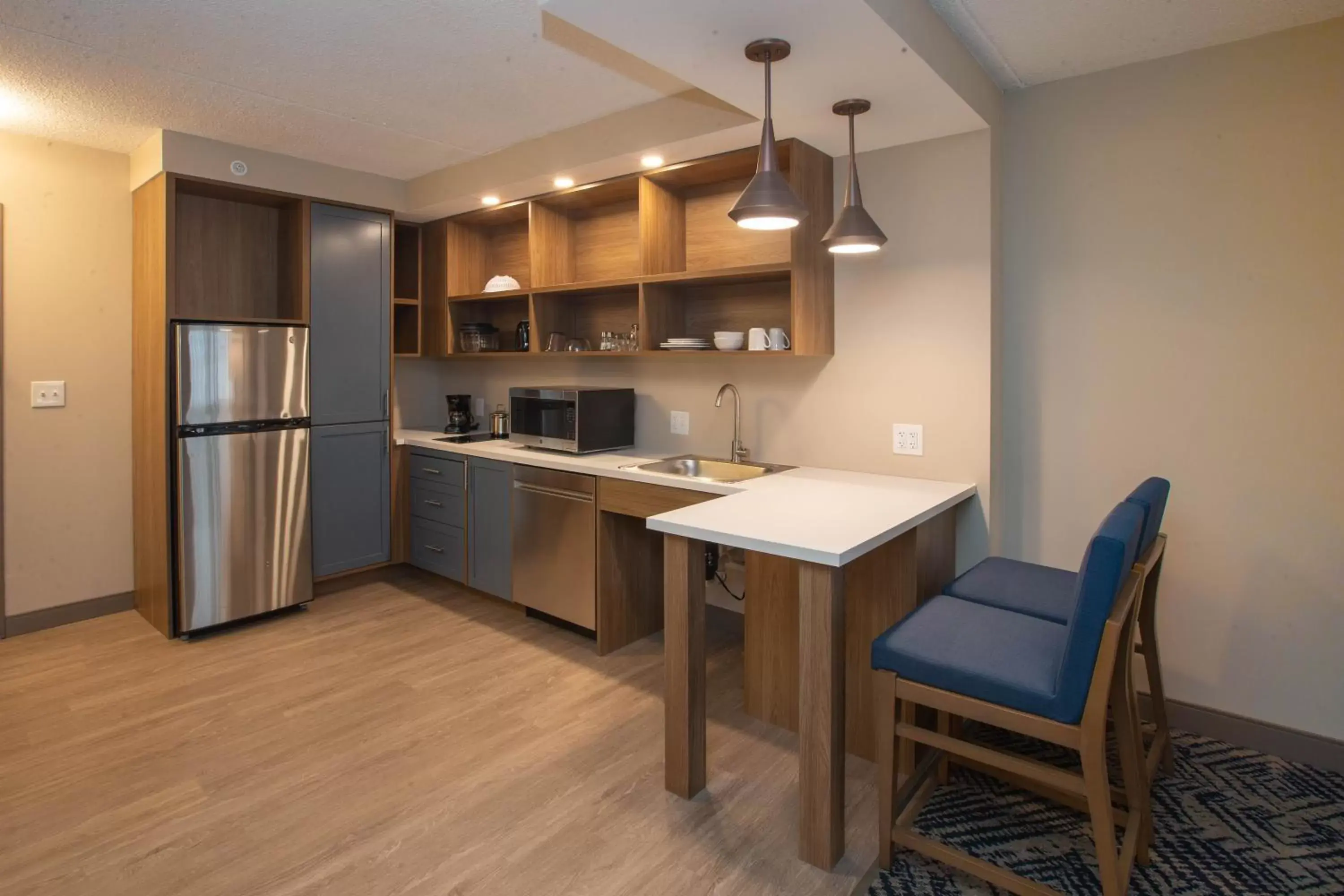 Kitchen or kitchenette, Kitchen/Kitchenette in Candlewood Suites - Cleveland South - Independence, an IHG Hotel