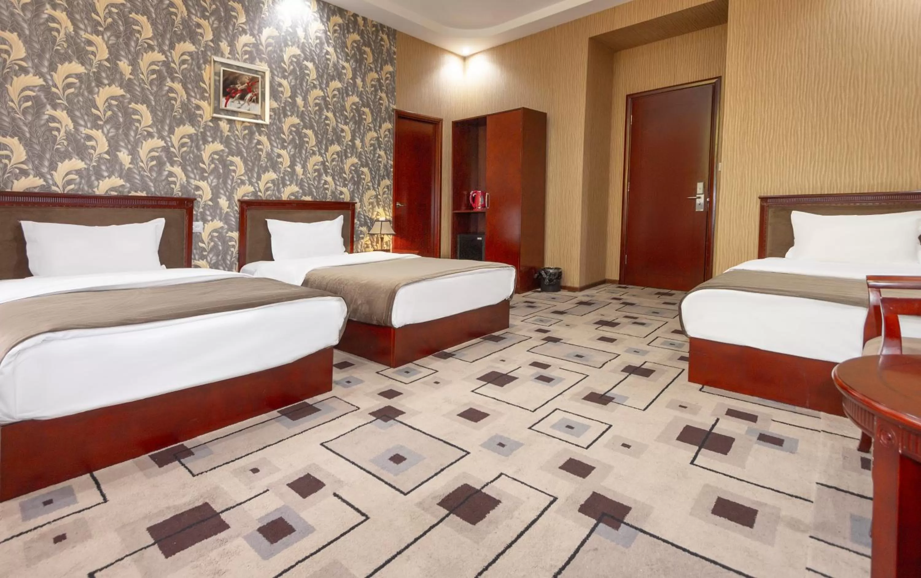 Shower, Bed in Margo Palace Hotel