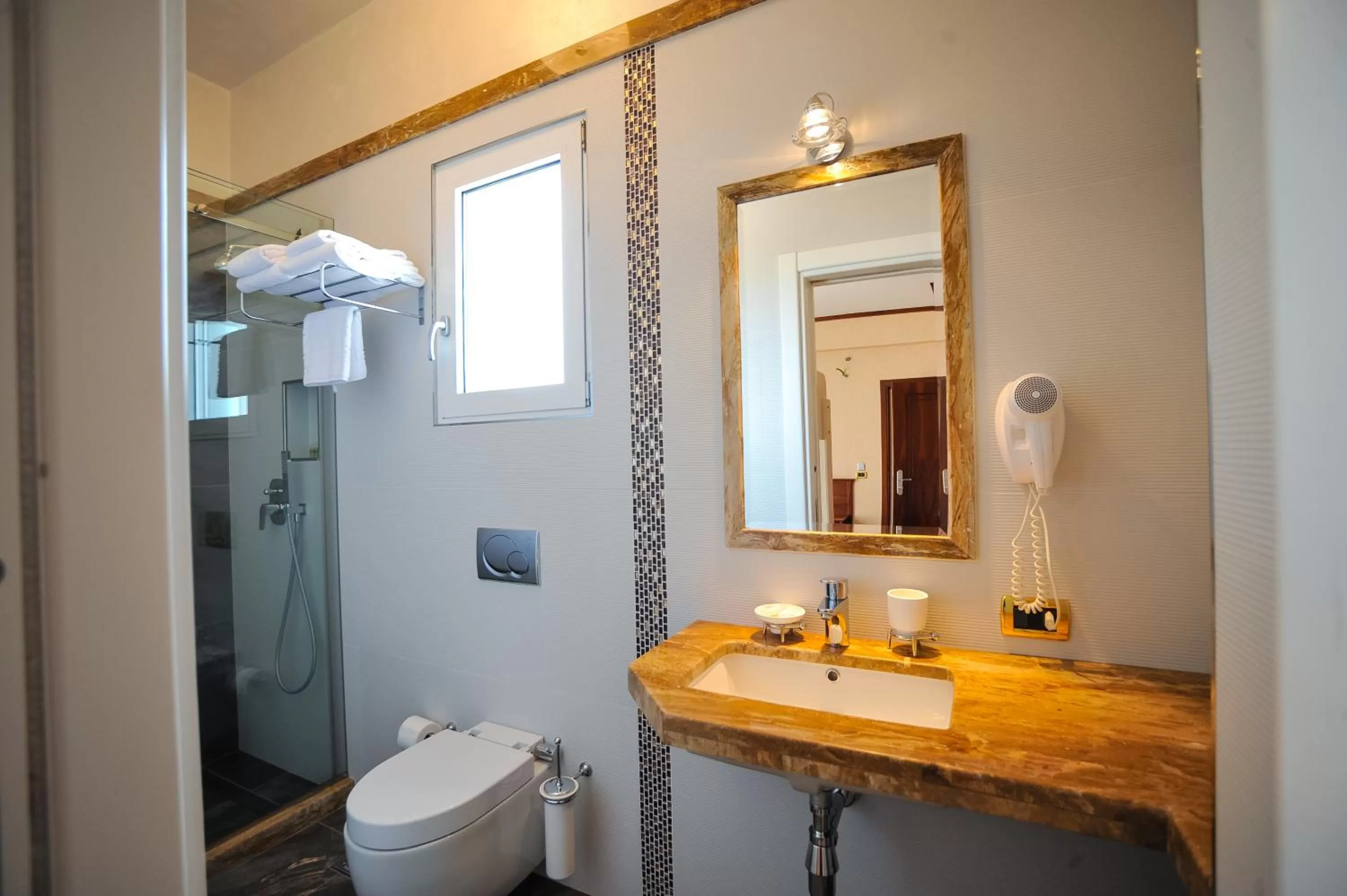 Bathroom in Iliria Internacional Hotel