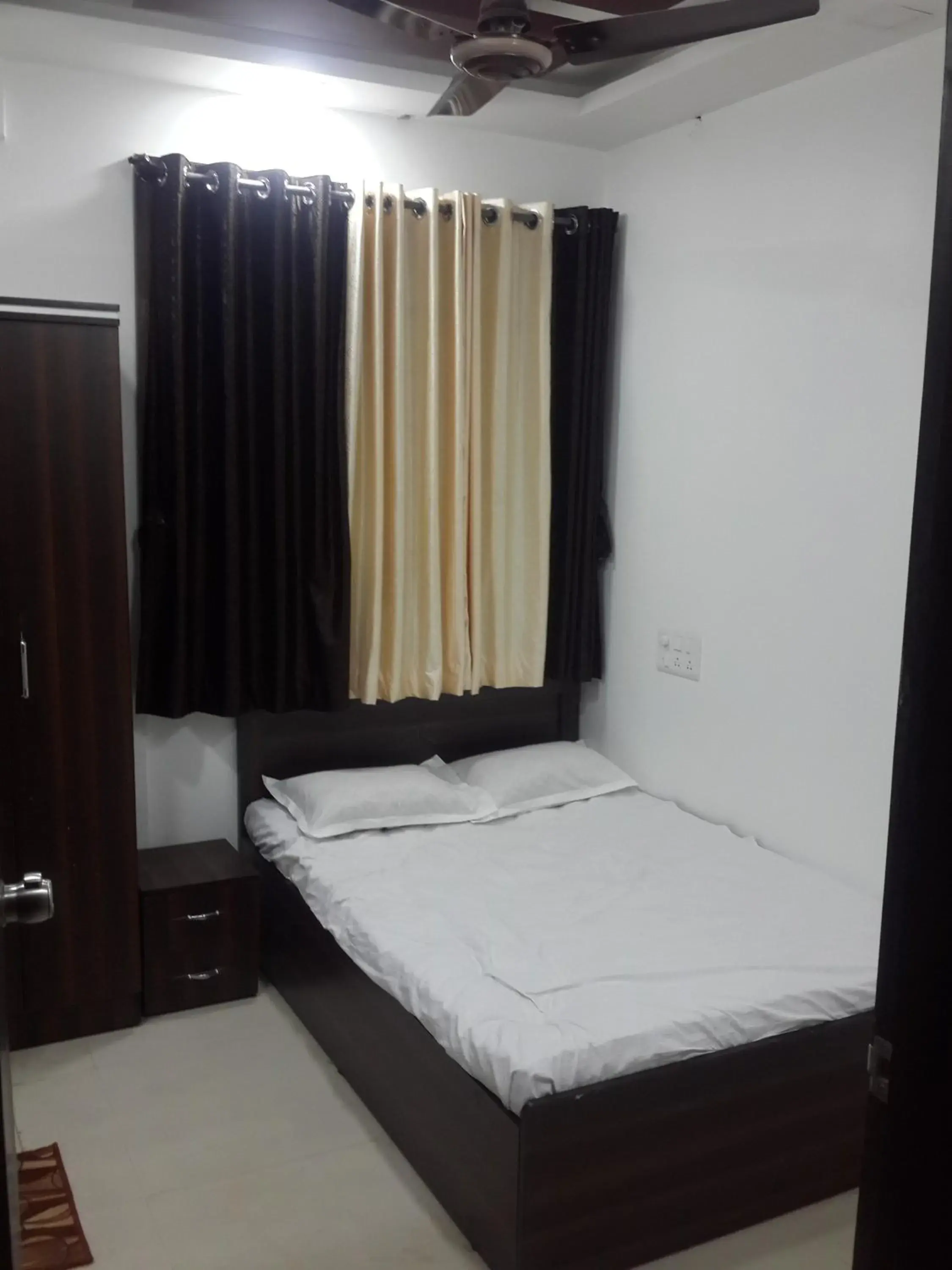 Other, Bed in Hotel Holiday Era Opposite Railway Station Other, Bed in Hotel Holiday Era Opposite Railway Station