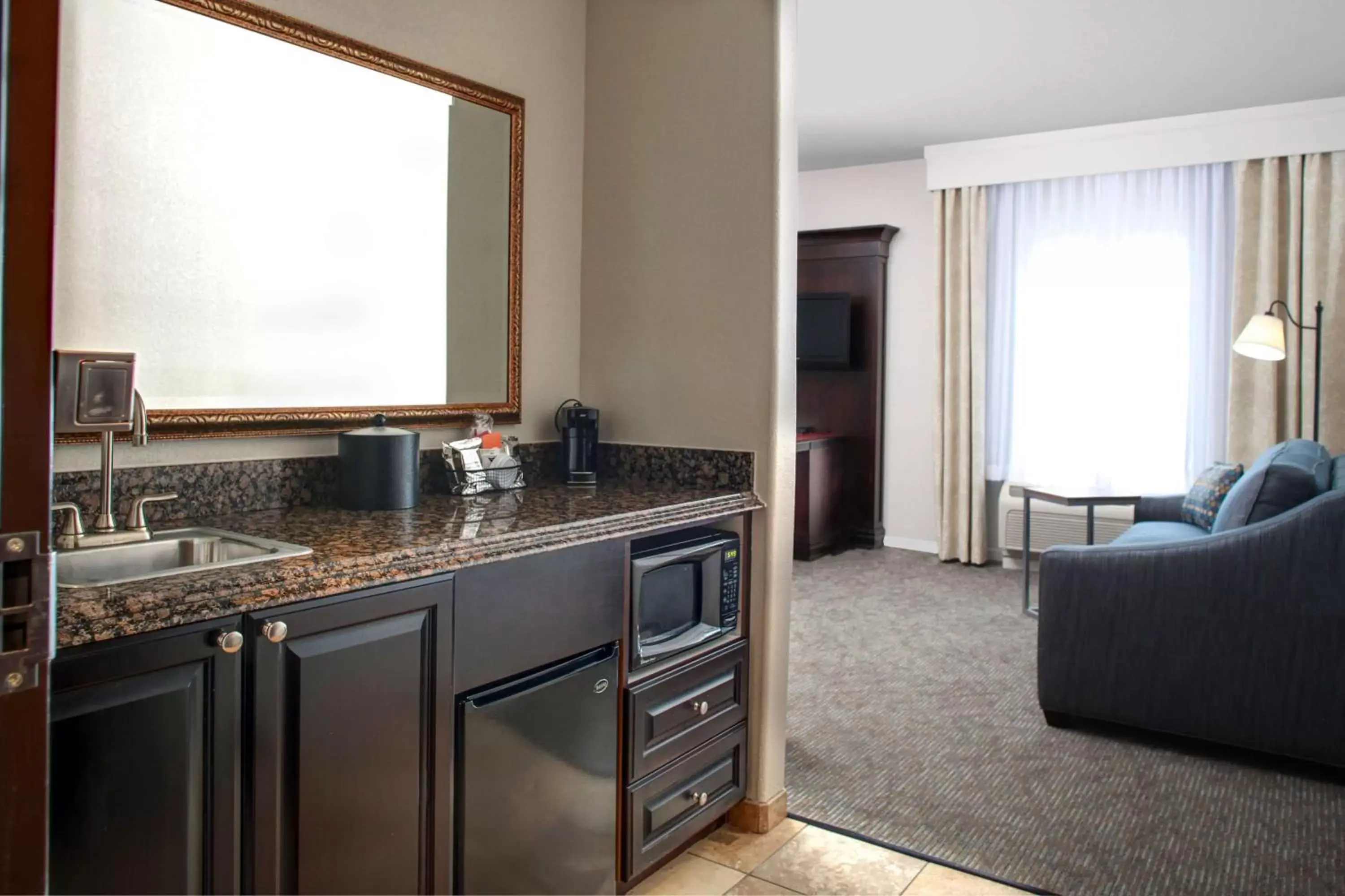 View (from property/room), Kitchen/Kitchenette in Hampton Inn & Suites Boerne