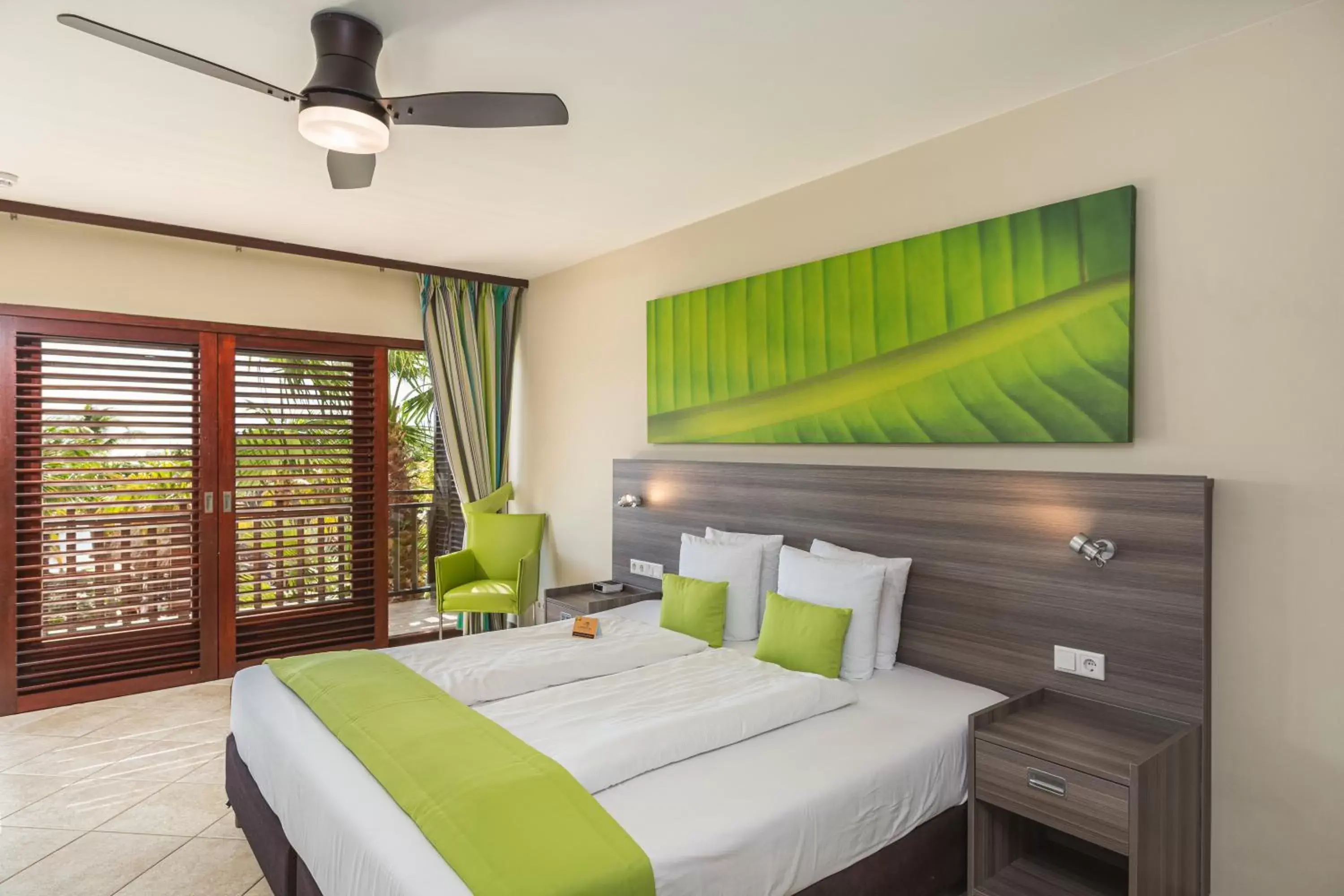 Bedroom, Bed in LionsDive Beach Resort