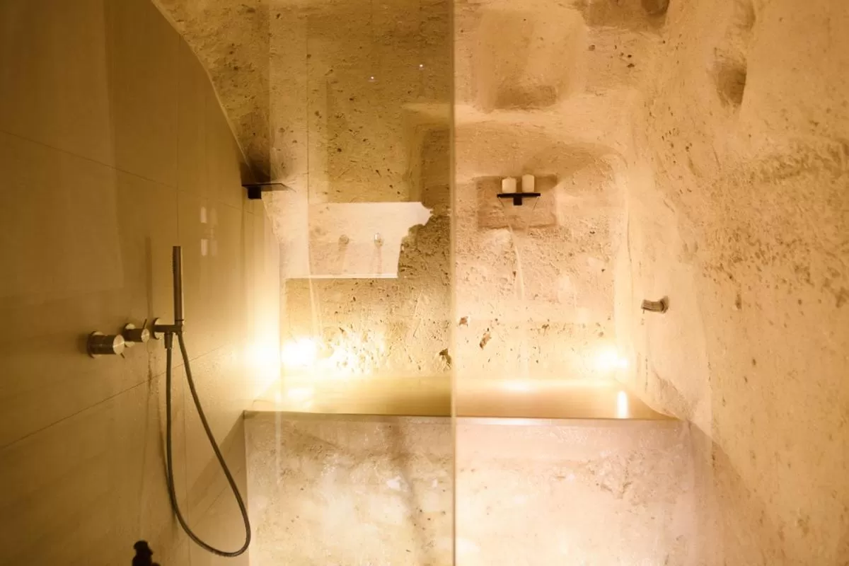 Shower in Le Malve Cave Retreat