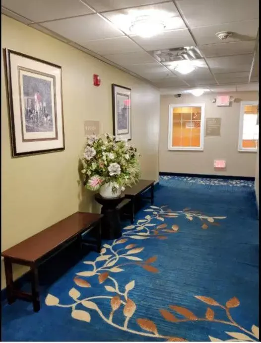Seating area in Candlewood Suites Houston Medical Center, an IHG Hotel