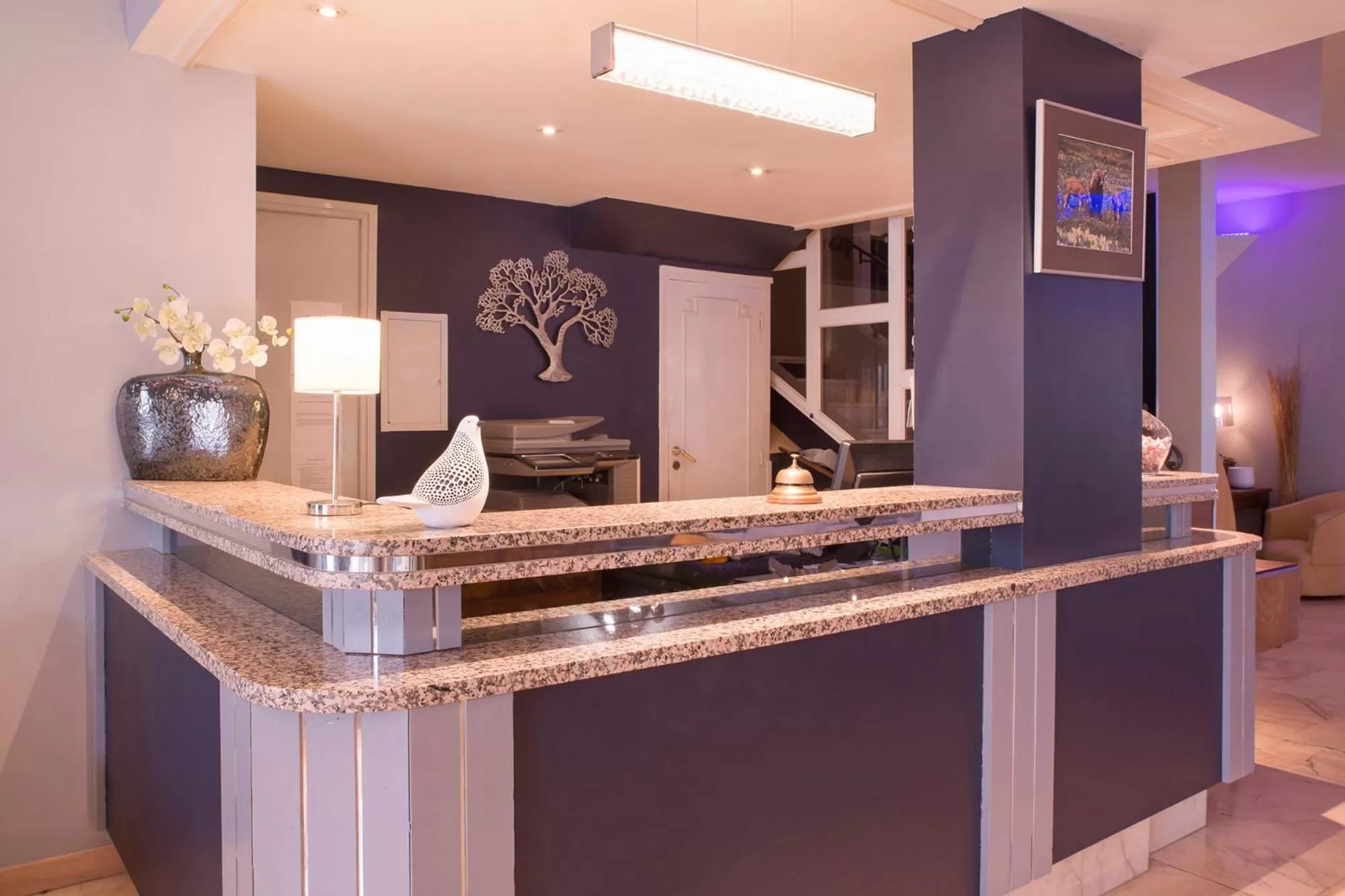 Lobby or reception in The Originals Boutique, Hôtel du Pont Roupt, Mende