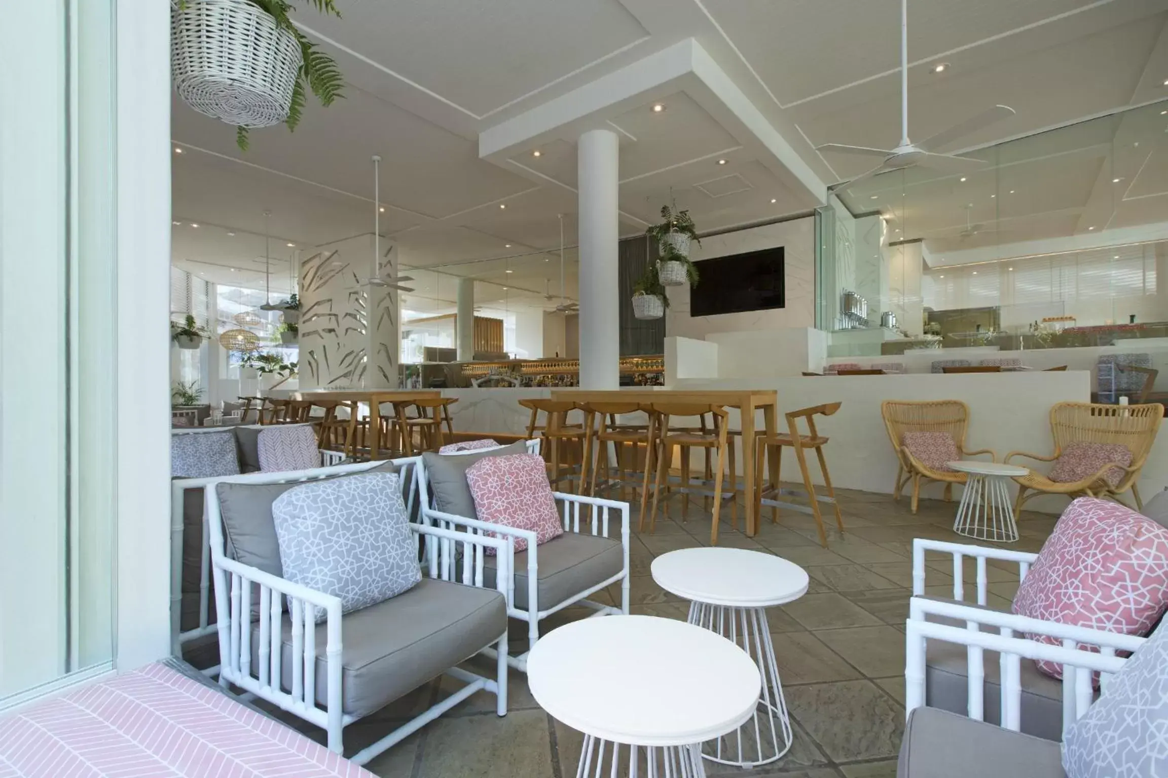 Lounge or bar, Restaurant/Places to Eat in Sofitel Noosa Pacific Resort