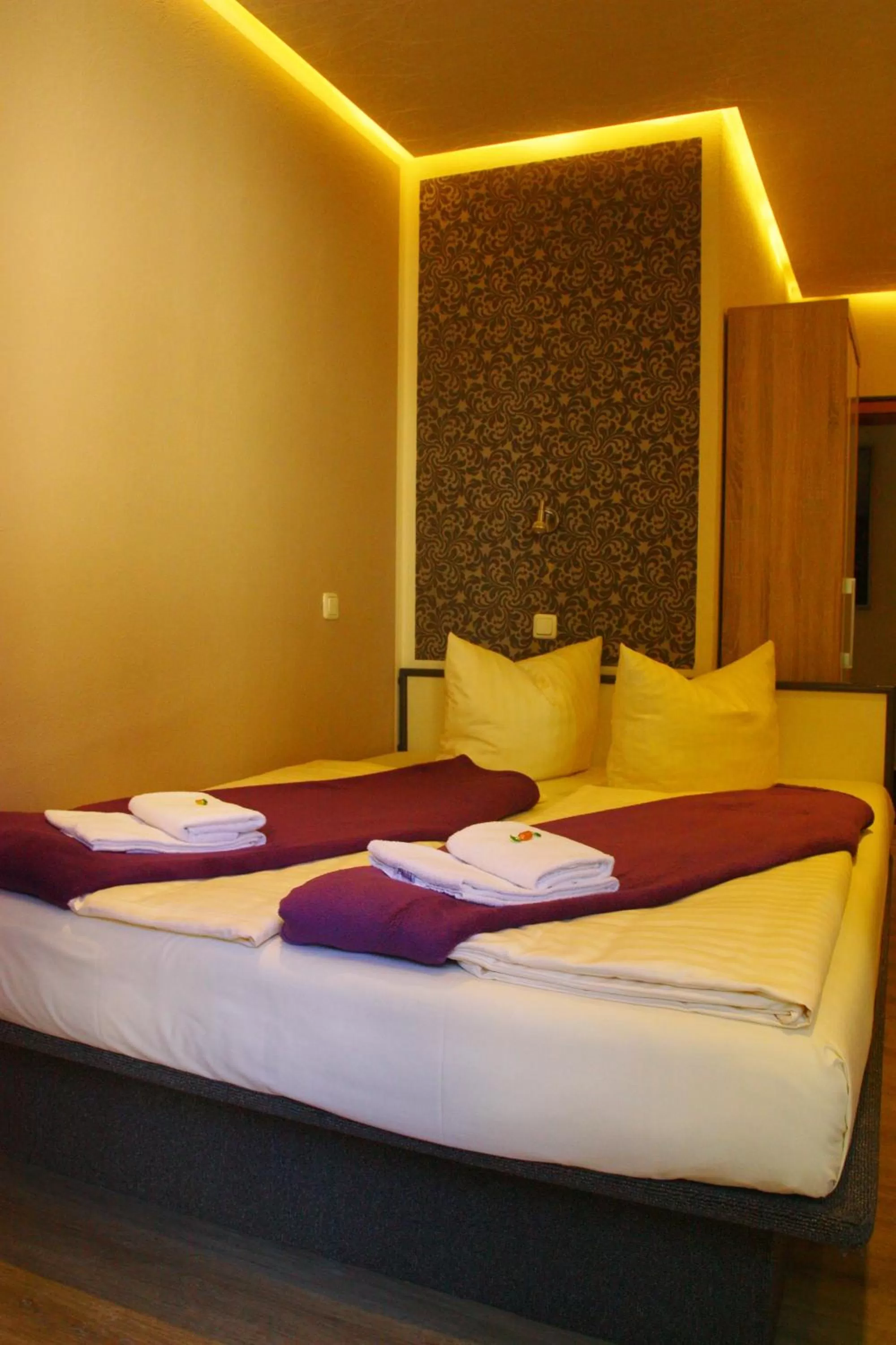 Photo of the whole room, Bed in Hotel am Schloss