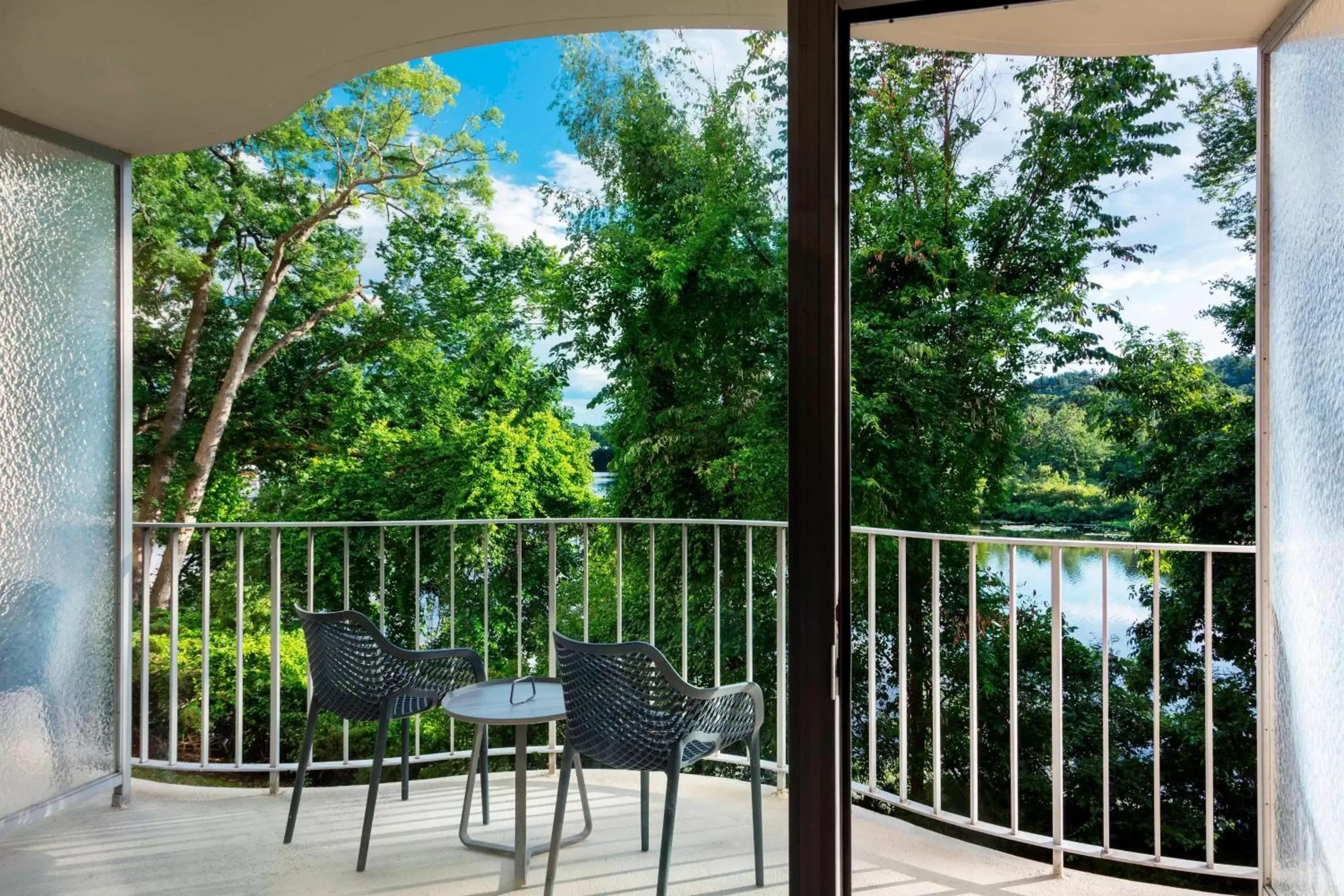 Photo of the whole room, Balcony/Terrace in Boston Marriott Newton