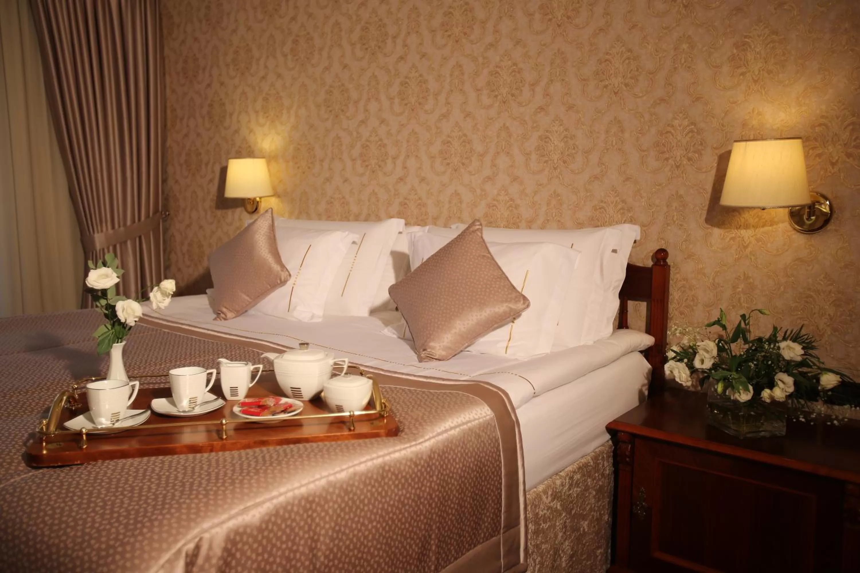 Coffee/tea facilities, Bed in Grand Hotel & Spa Tirana
