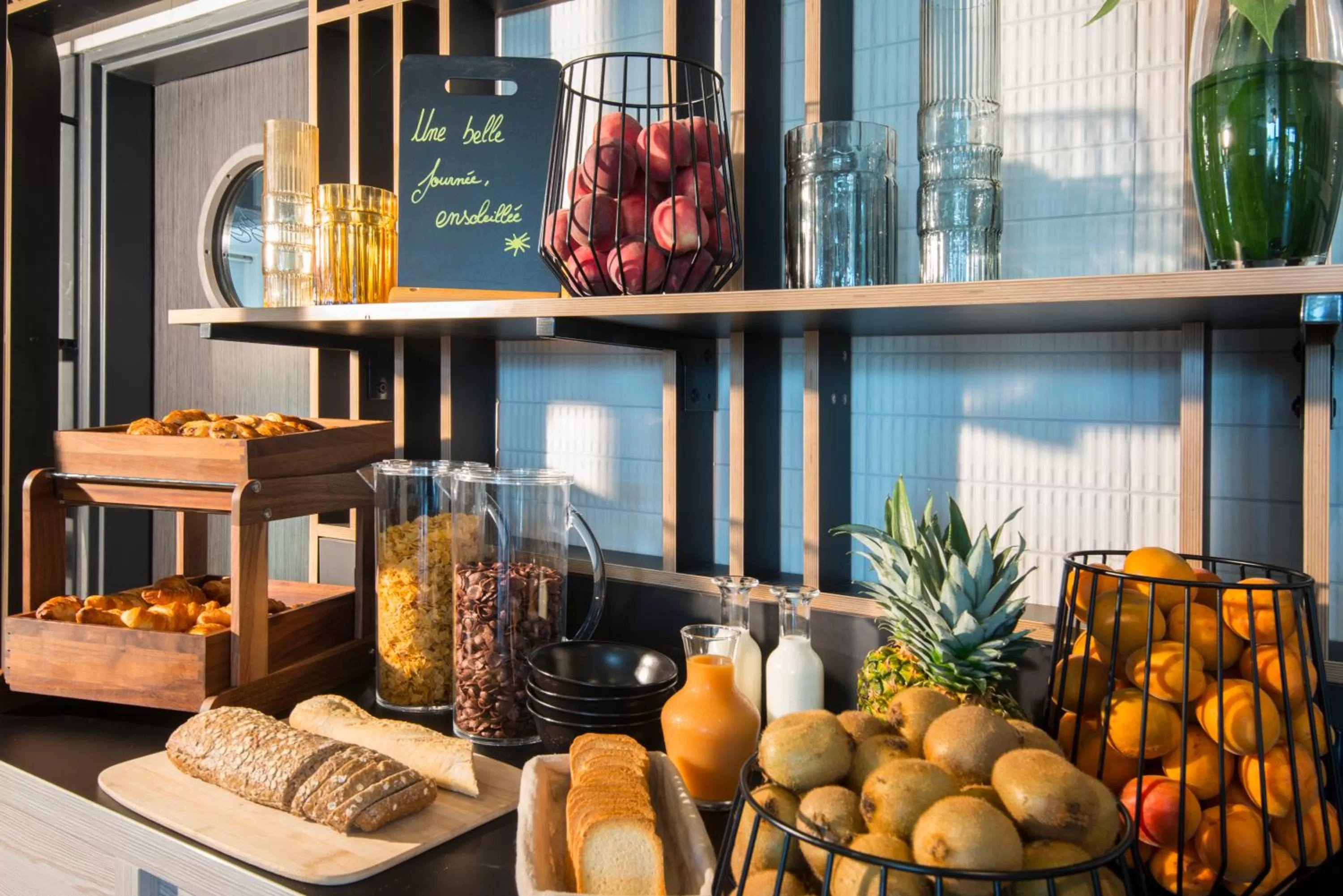 Buffet breakfast in ibis Styles Pertuis Portes du Luberon