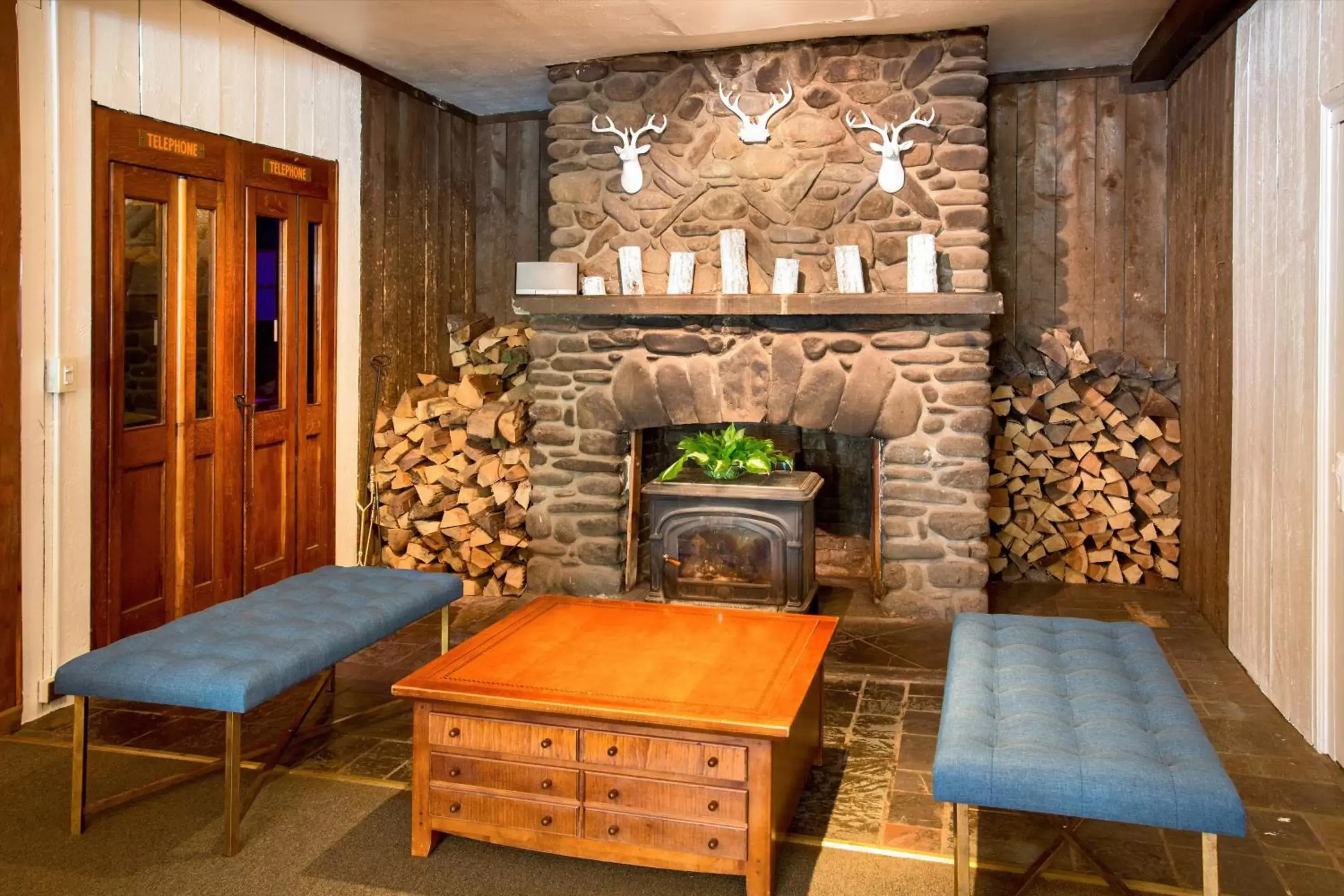 Lobby or reception, Seating Area in Pine Hill Arms Hotel