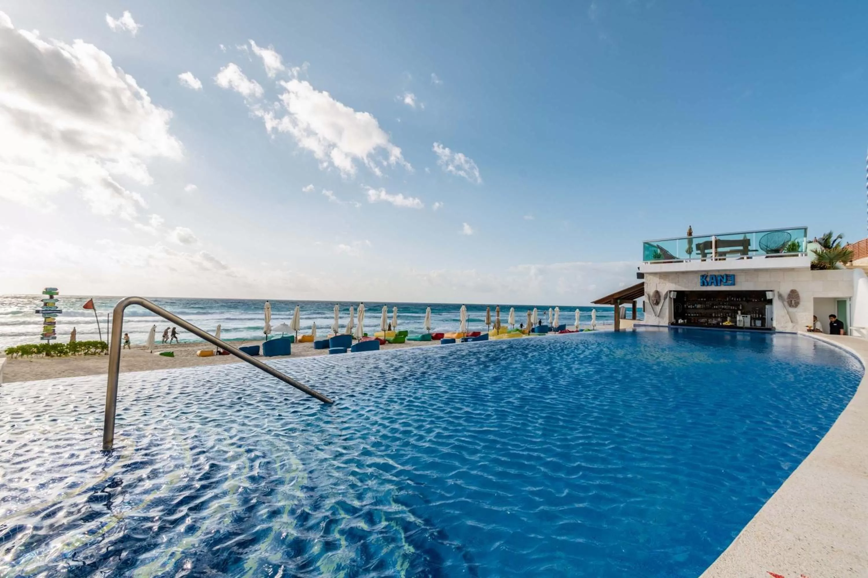 Swimming pool in Ocean Dream Cancun by GuruHotel